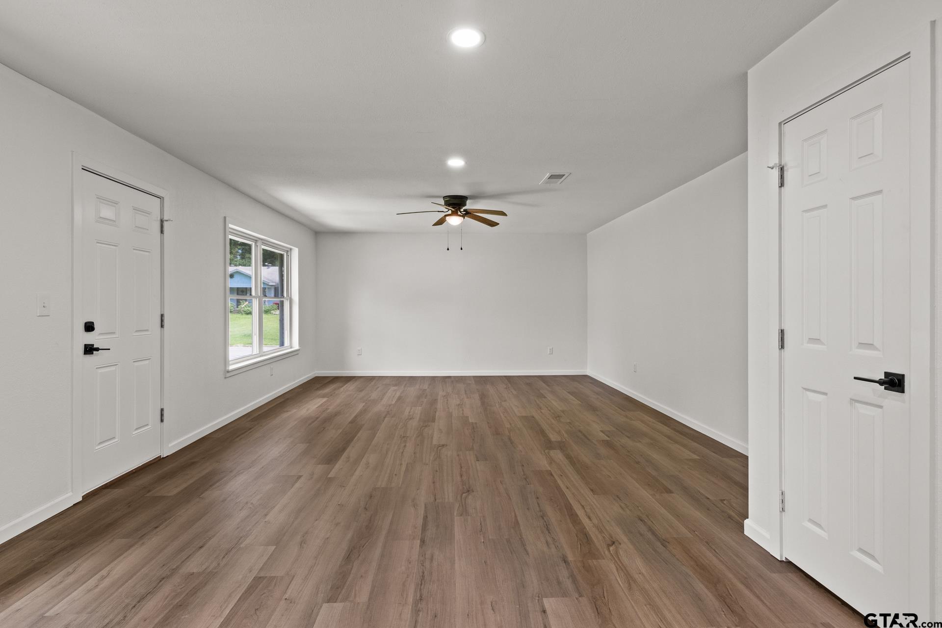 800 Holbrook
