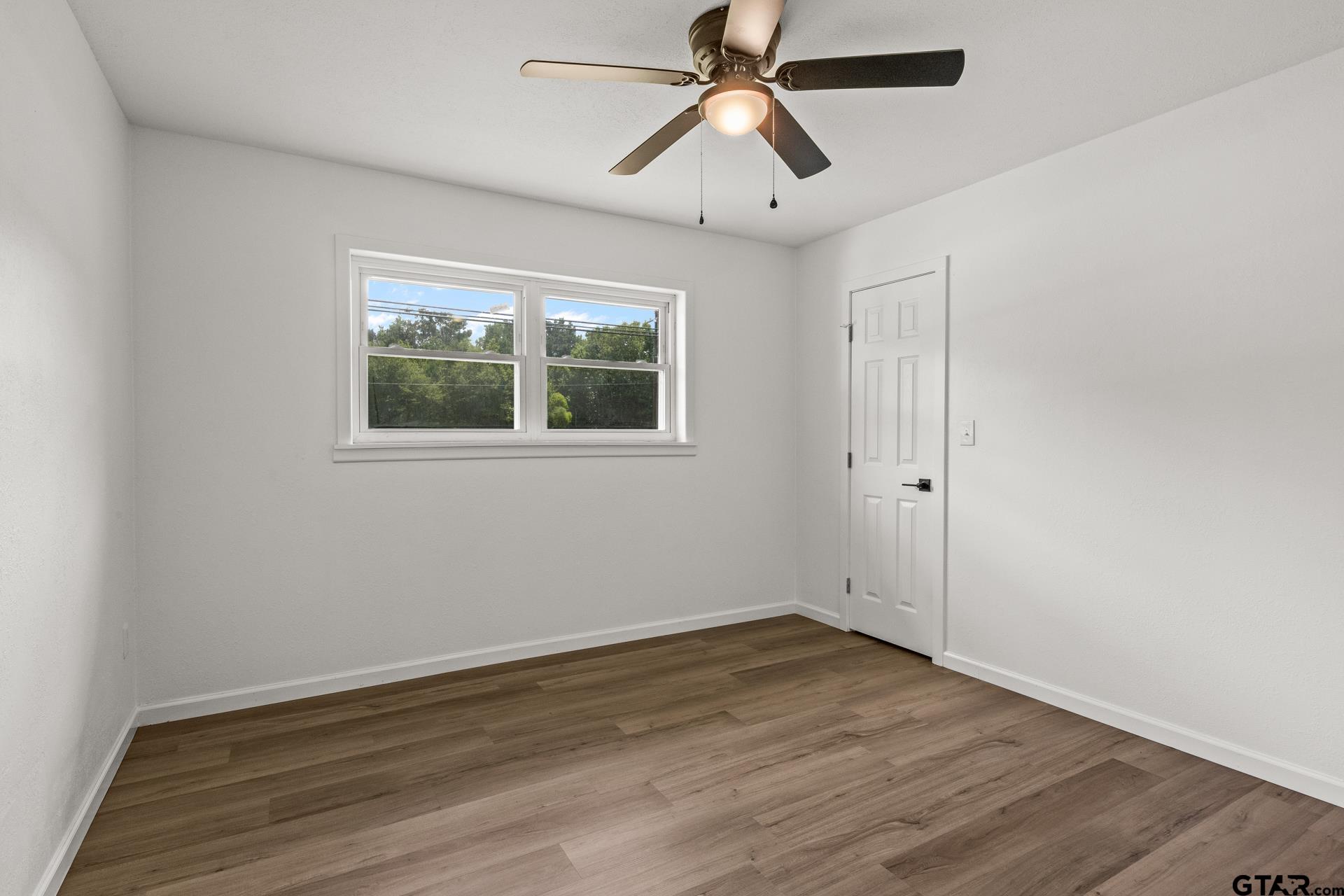 800 Holbrook