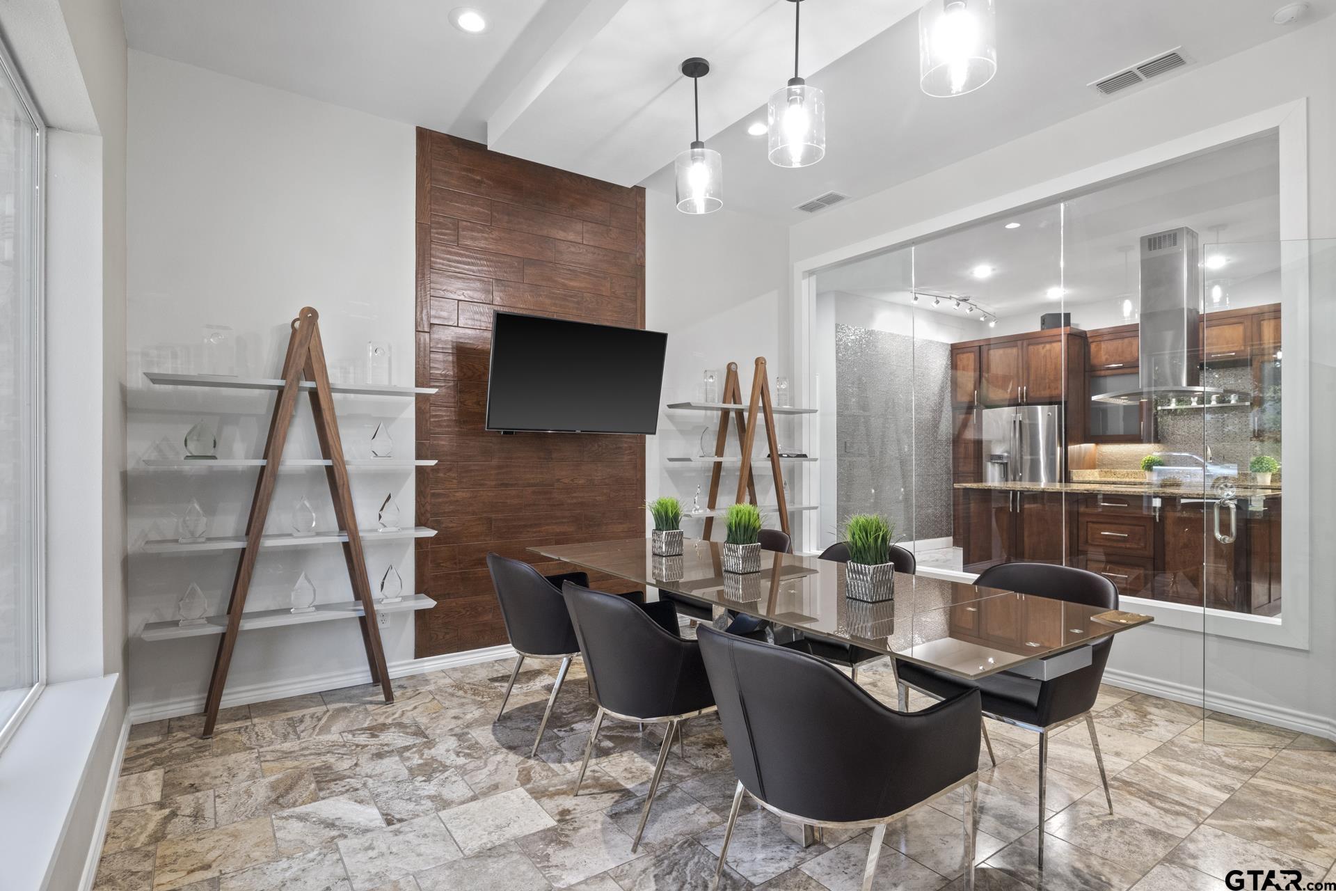 802 North Jefferson