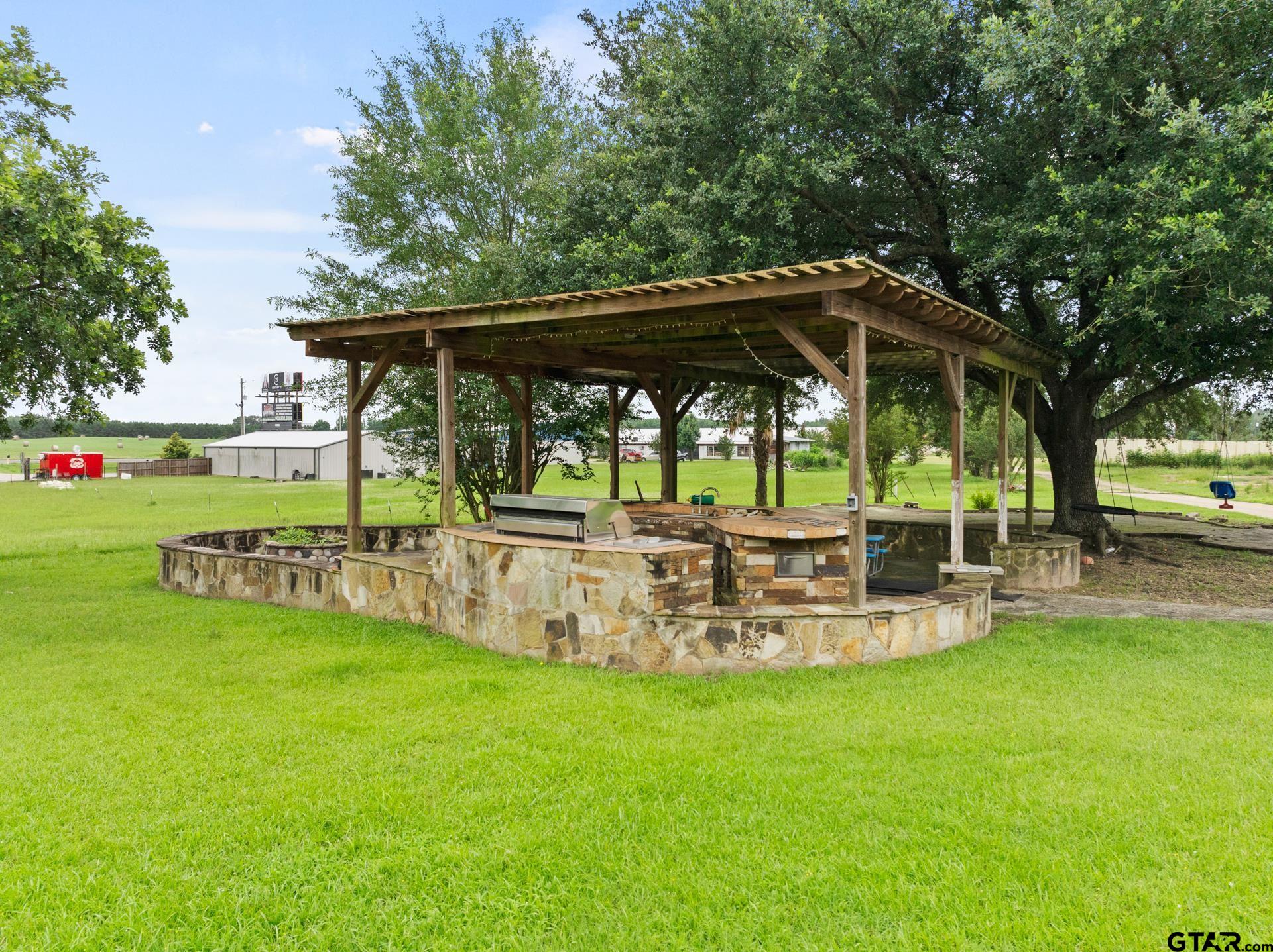 2520 N Hwy 271