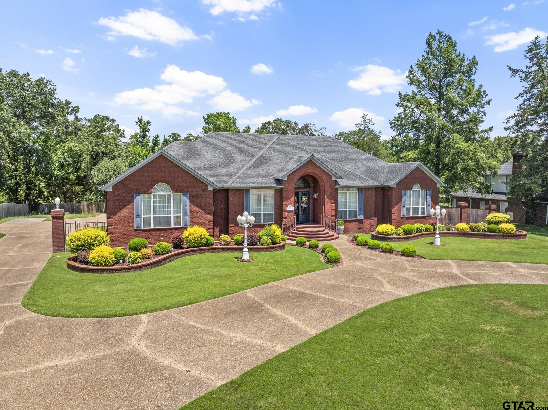 903 Deer Trail Ln