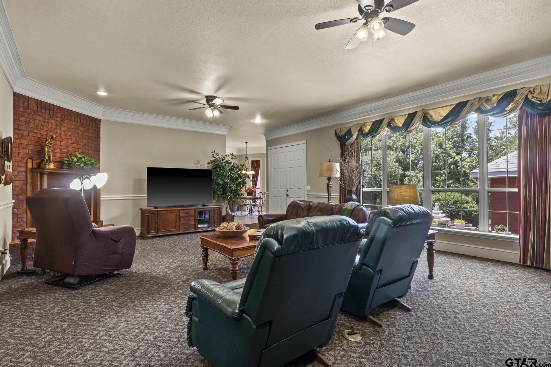 903 Deer Trail Ln