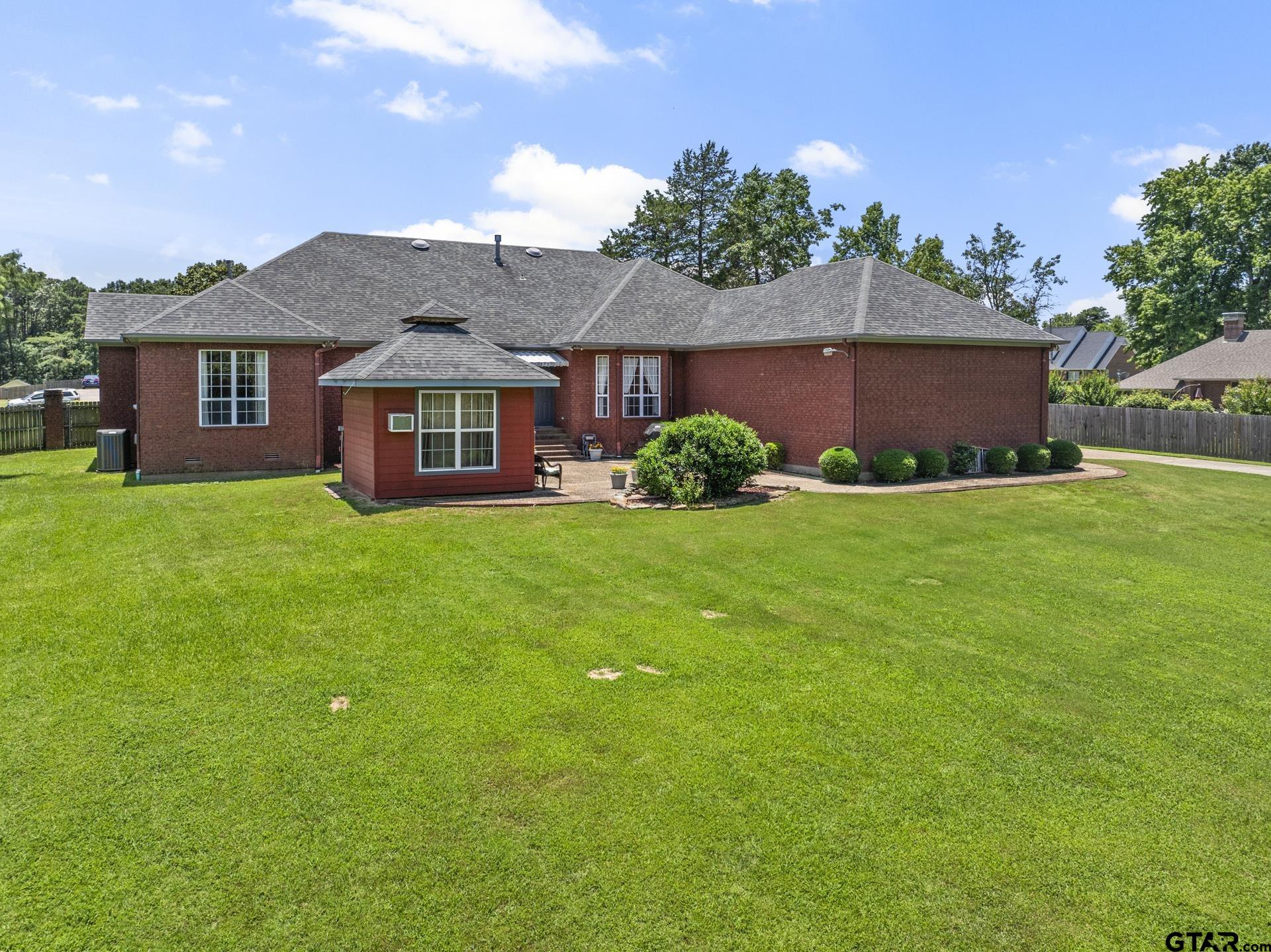 903 Deer Trail Ln