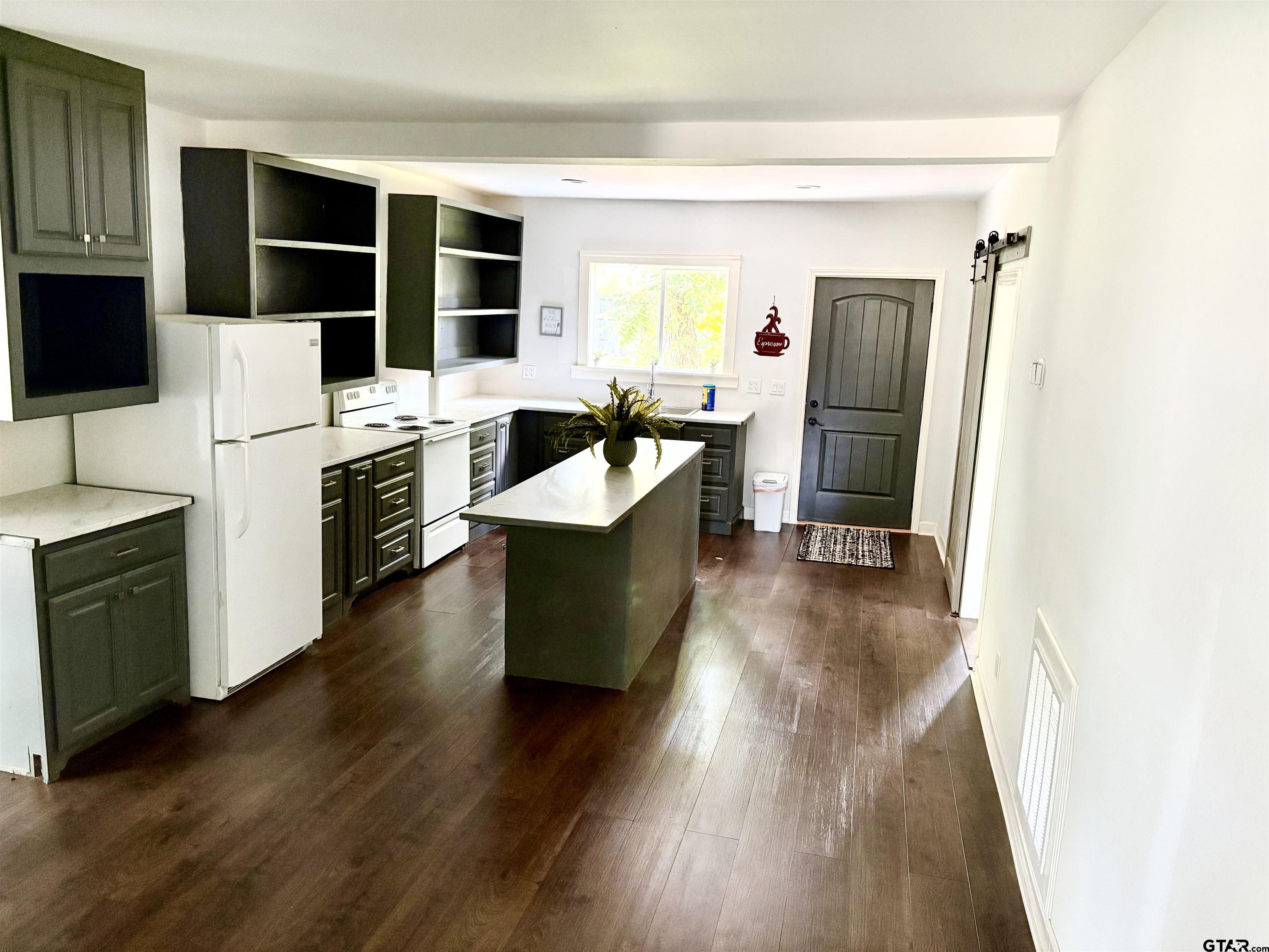 206 LIVE OAK