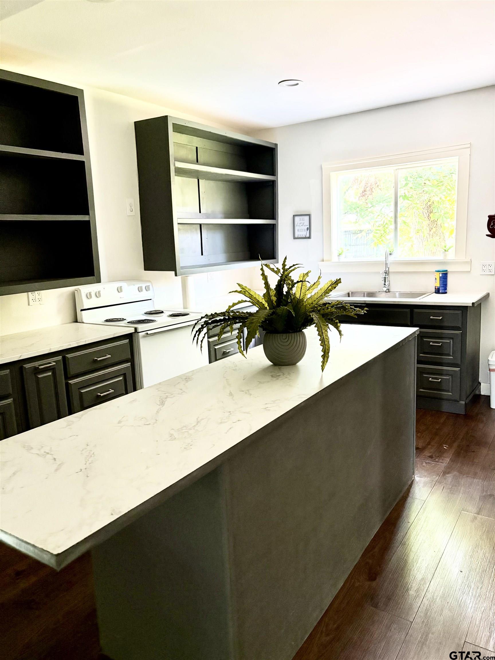 206 LIVE OAK
