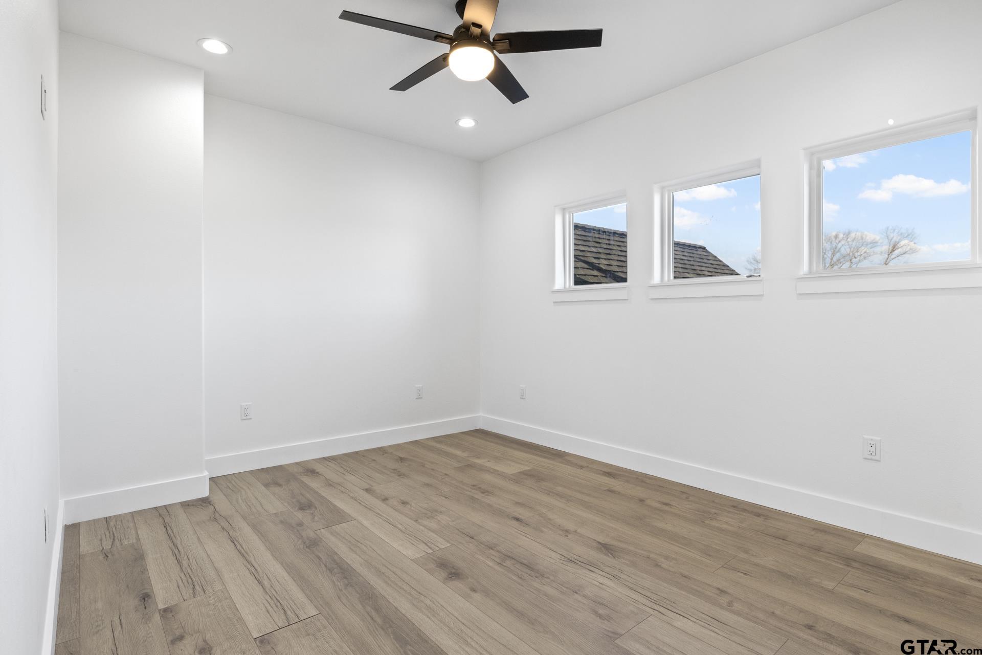 126 Private Road 2712