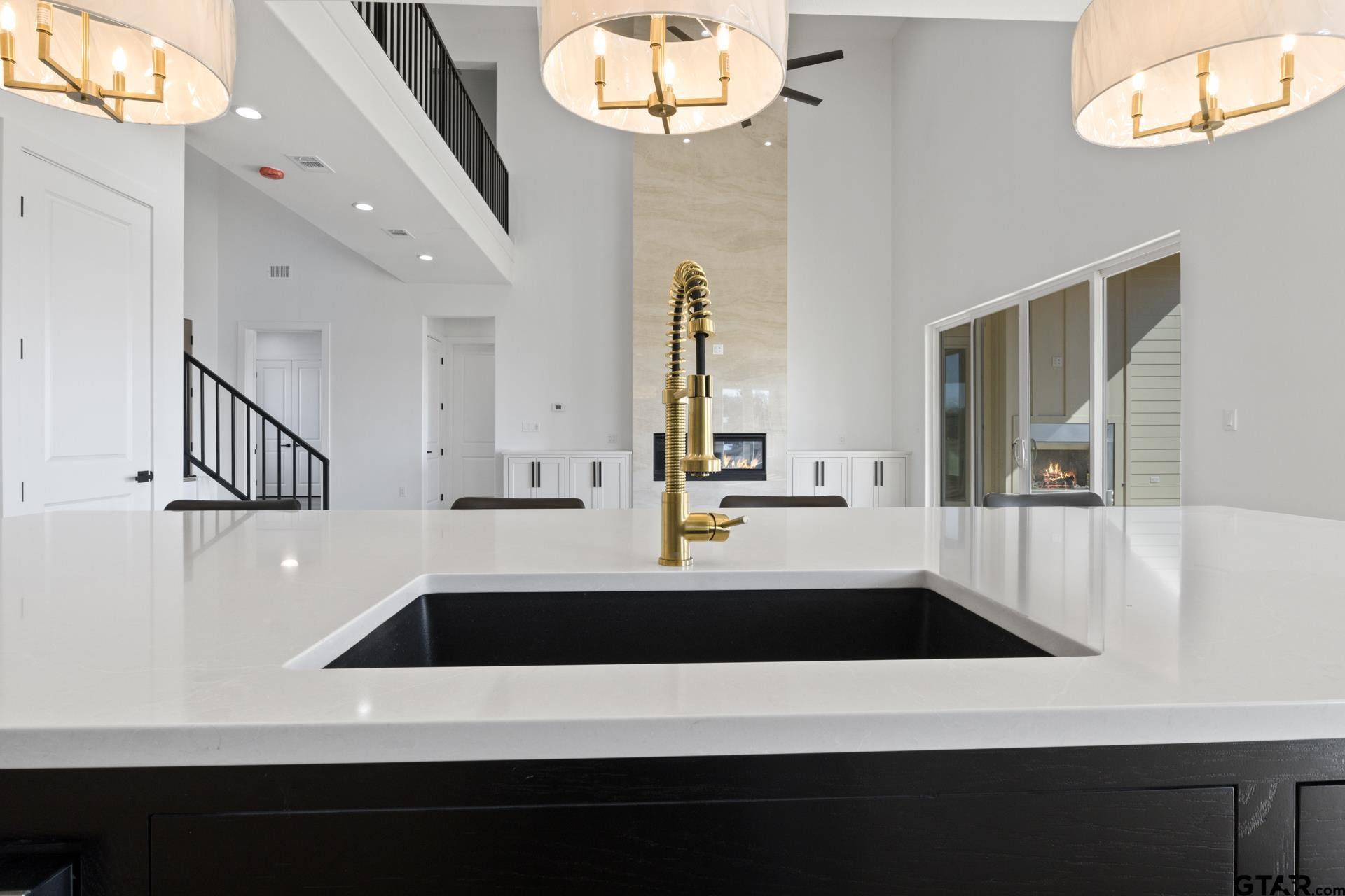126 Private Road 2712