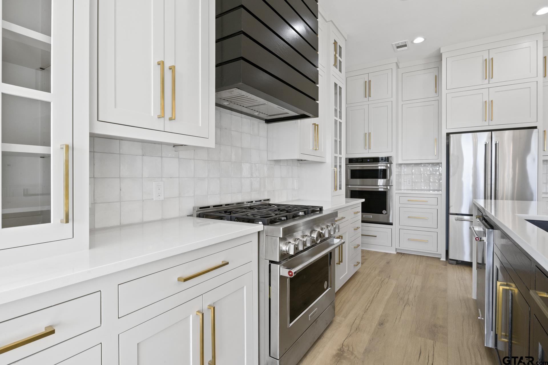 126 Private Road 2712