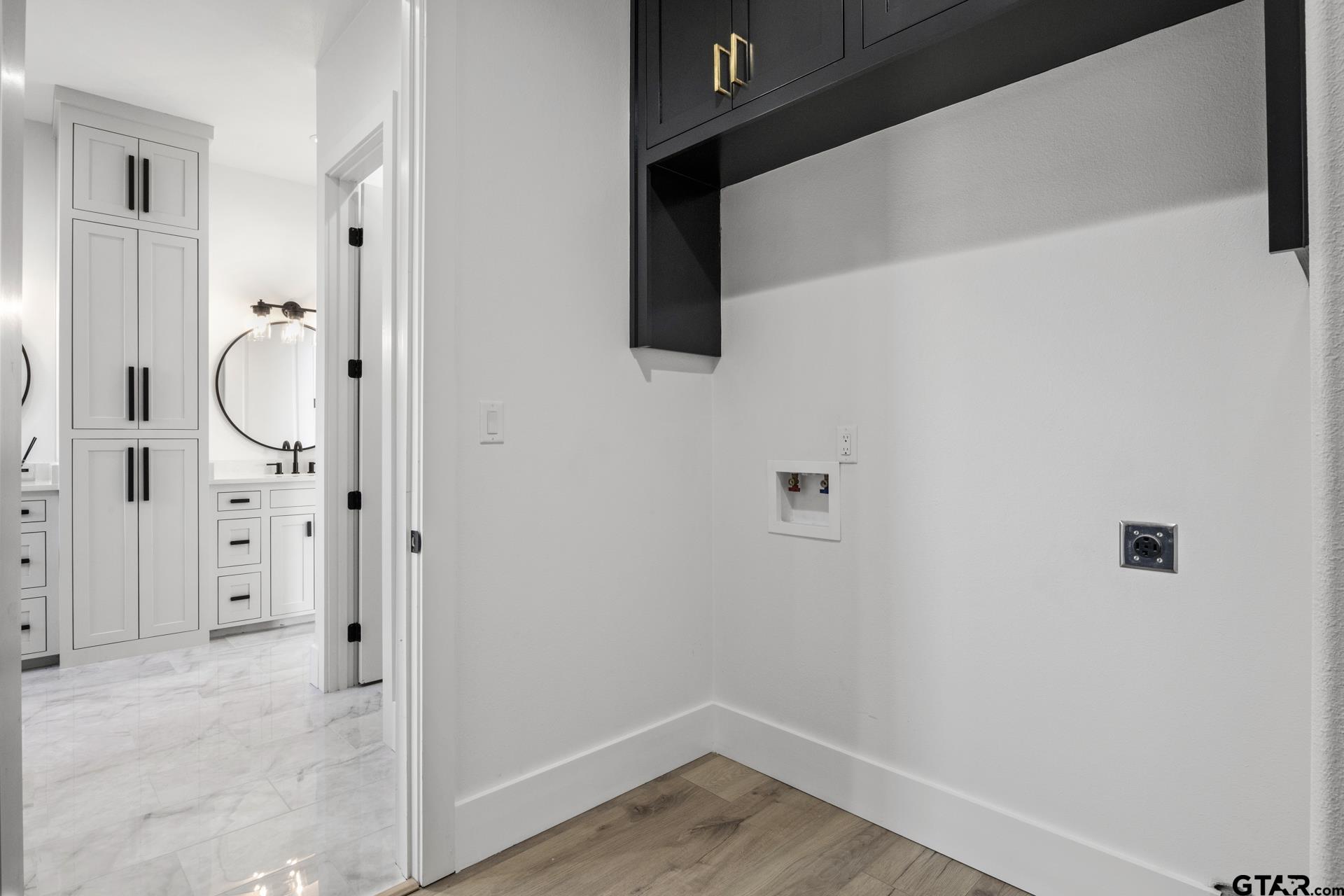 126 Private Road 2712