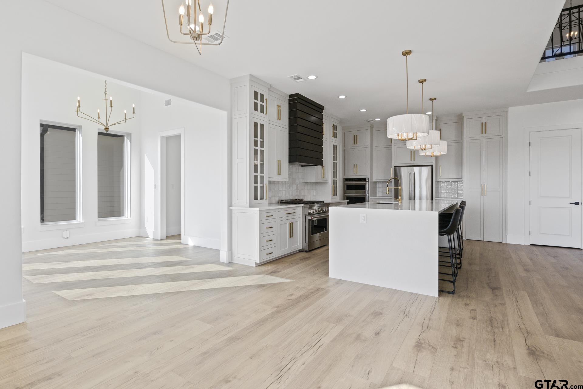 126 Private Road 2712