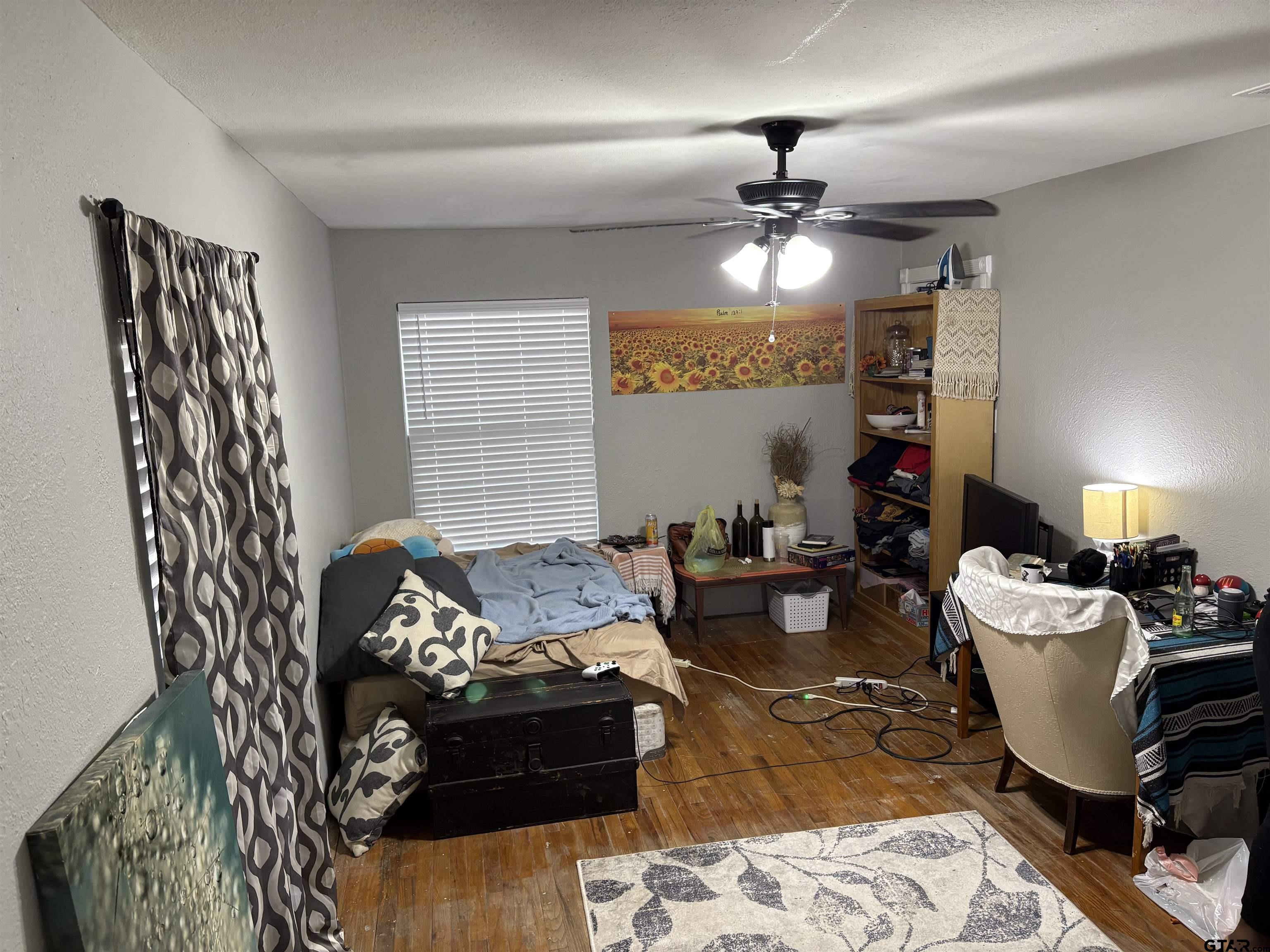 705 N EDWARDS