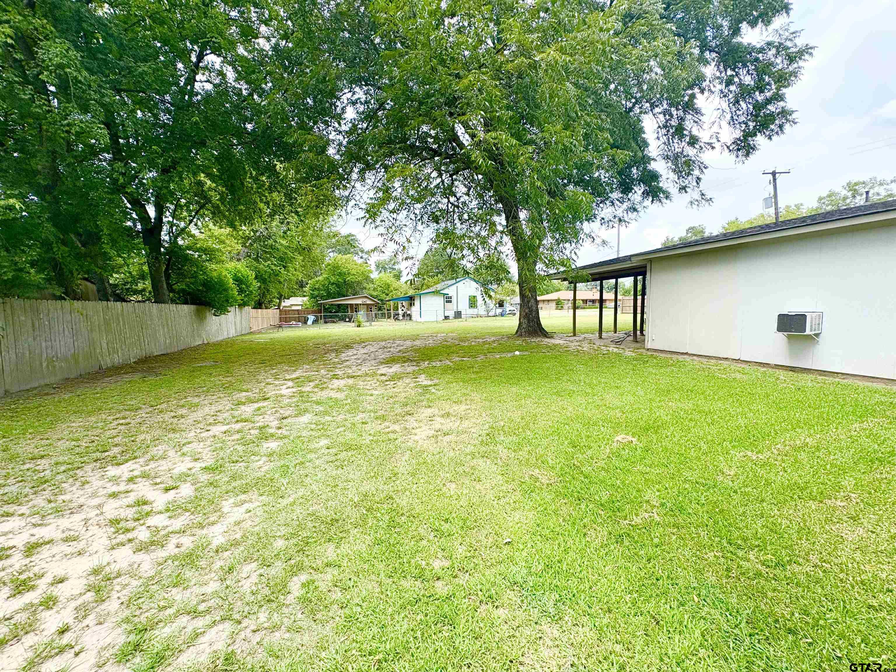 705 N EDWARDS