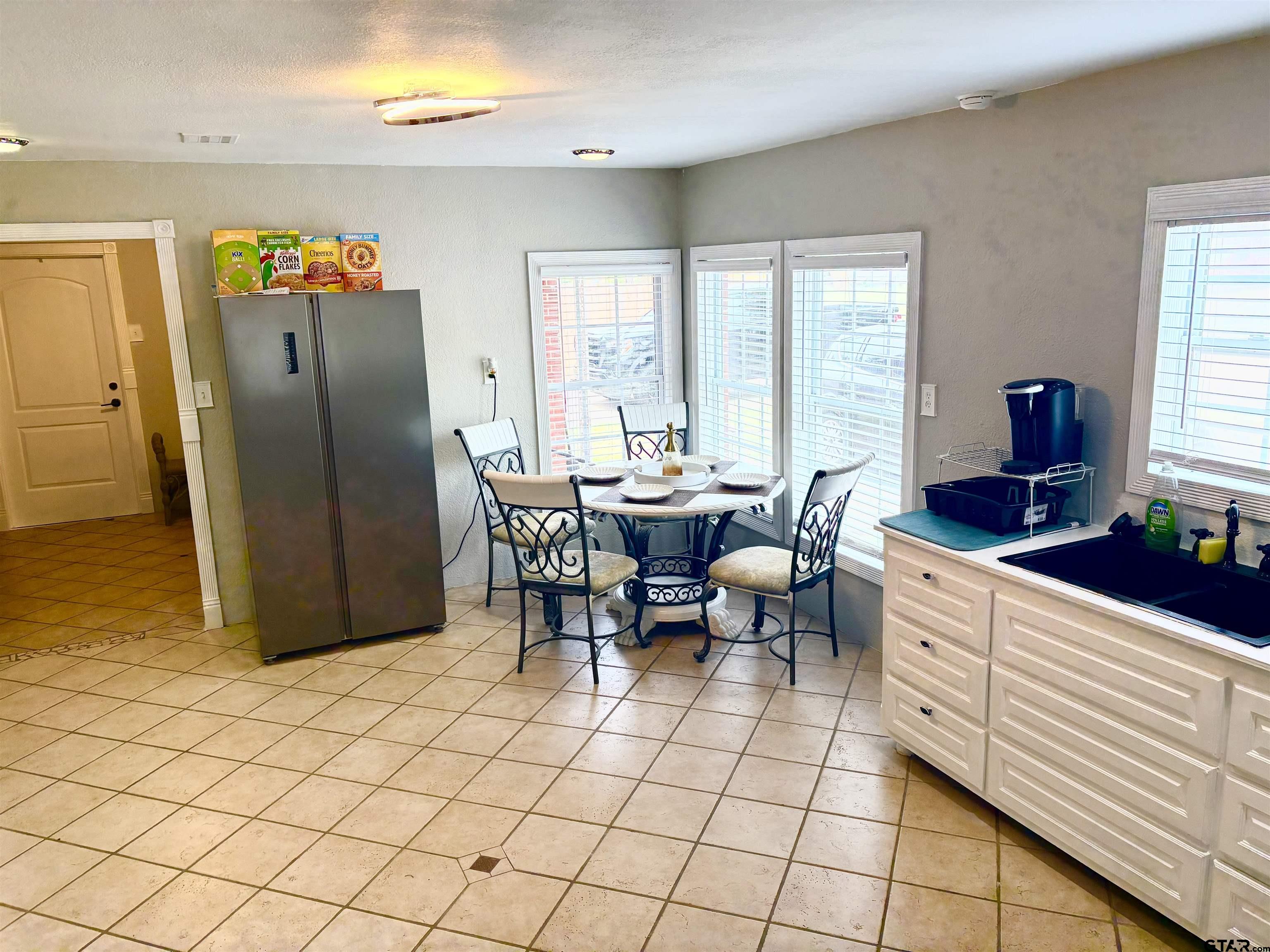 705 N EDWARDS