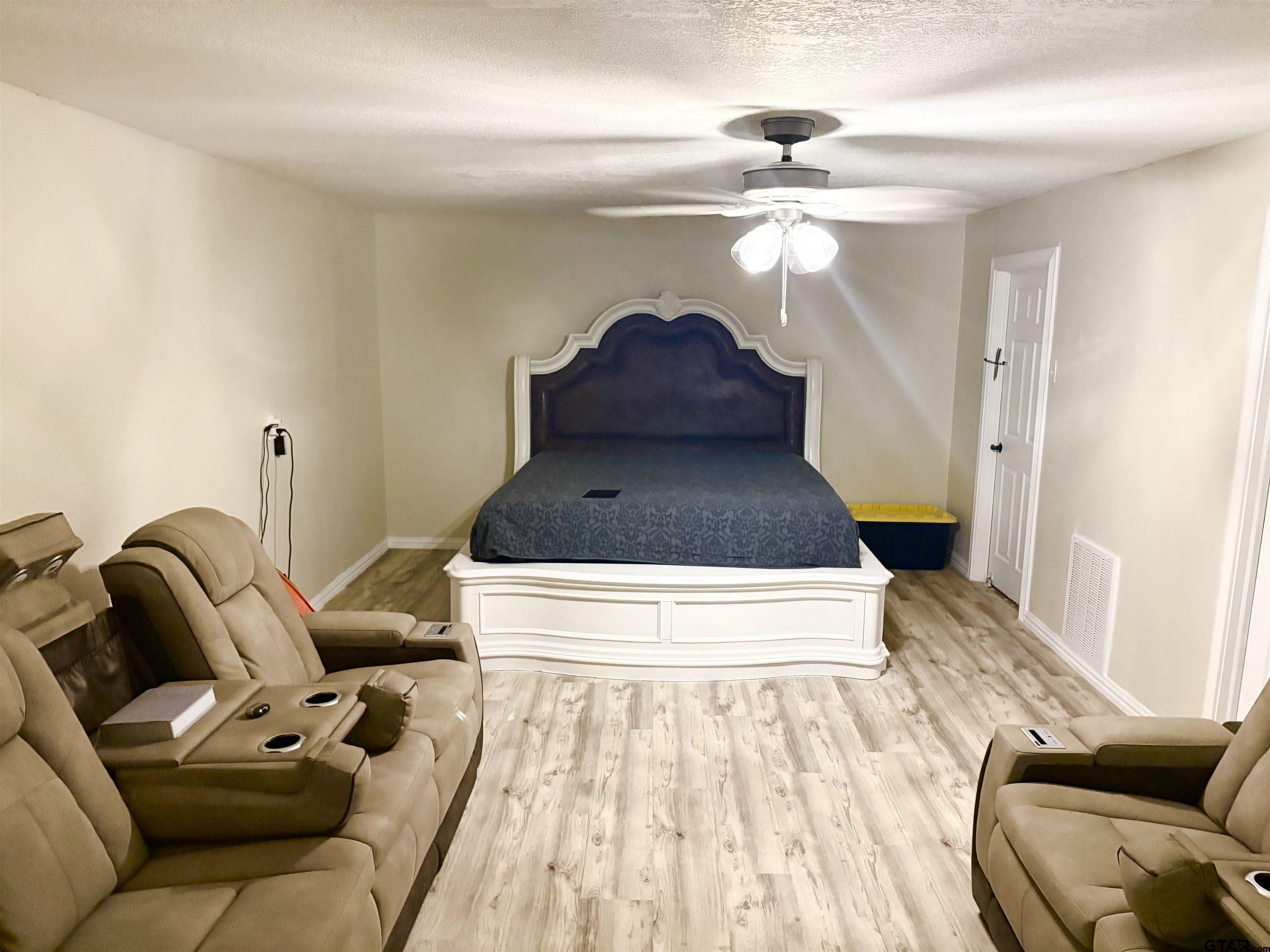 705 N EDWARDS