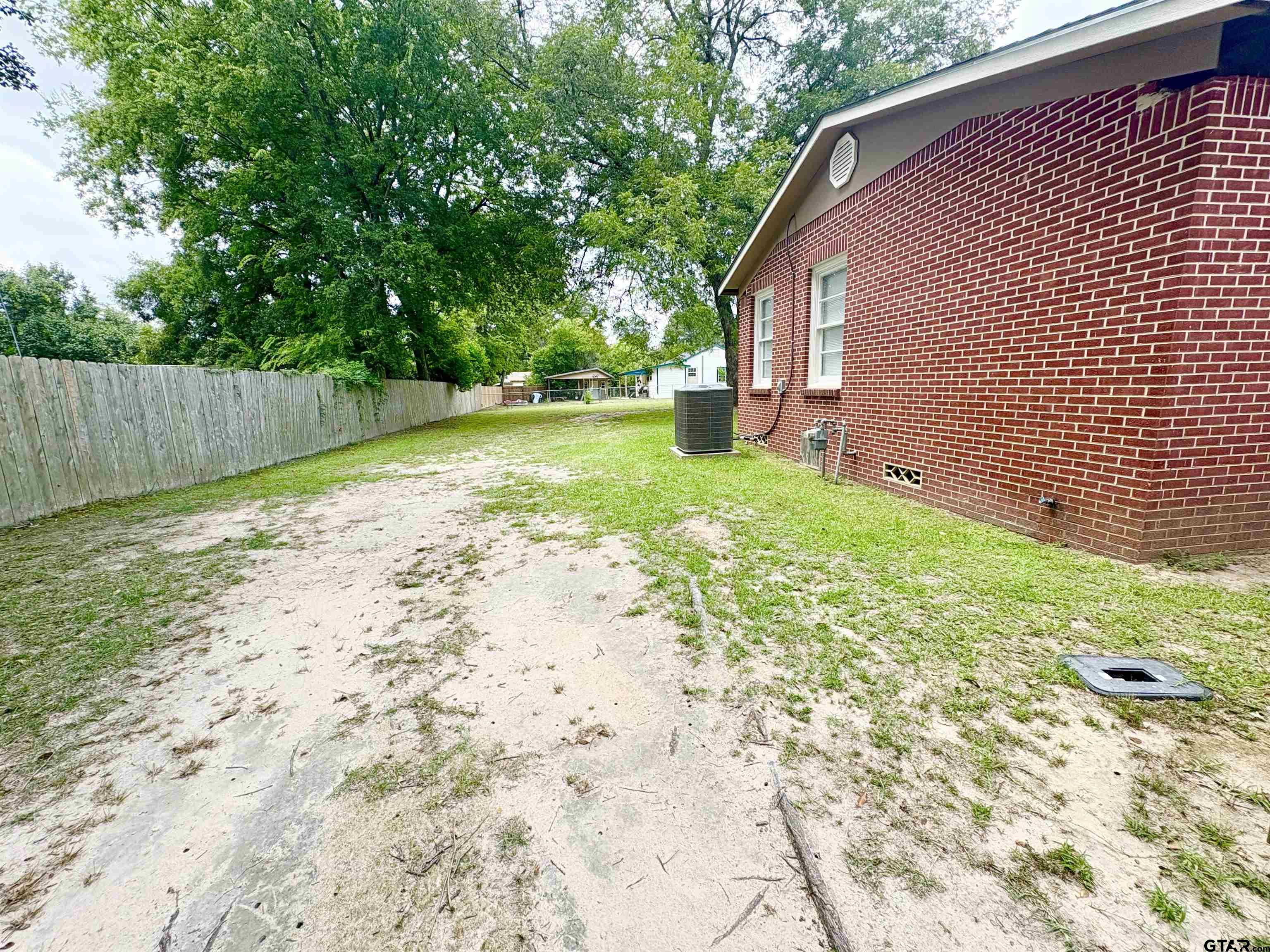 705 N EDWARDS