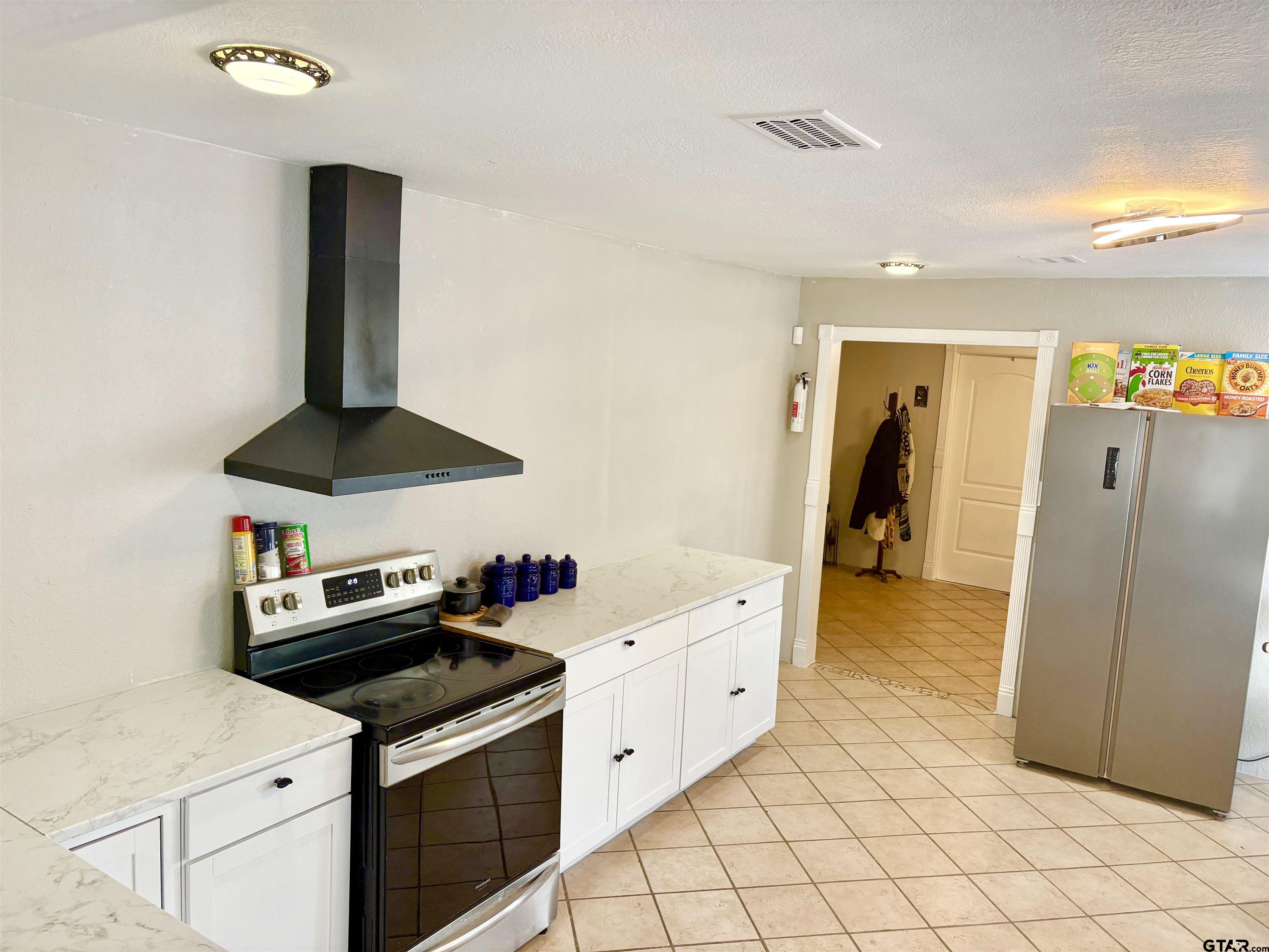 705 N EDWARDS