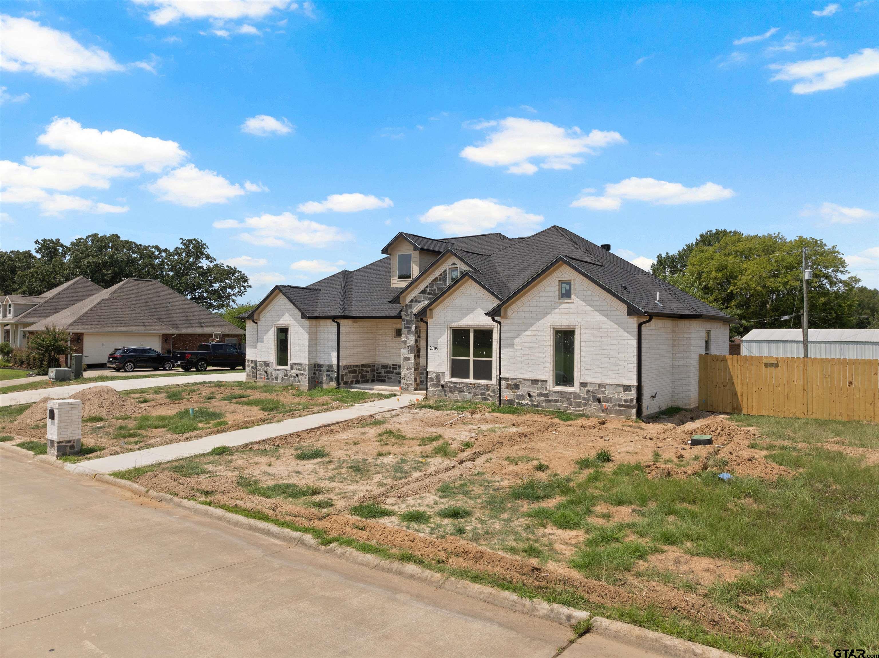 2705 Stone Briar