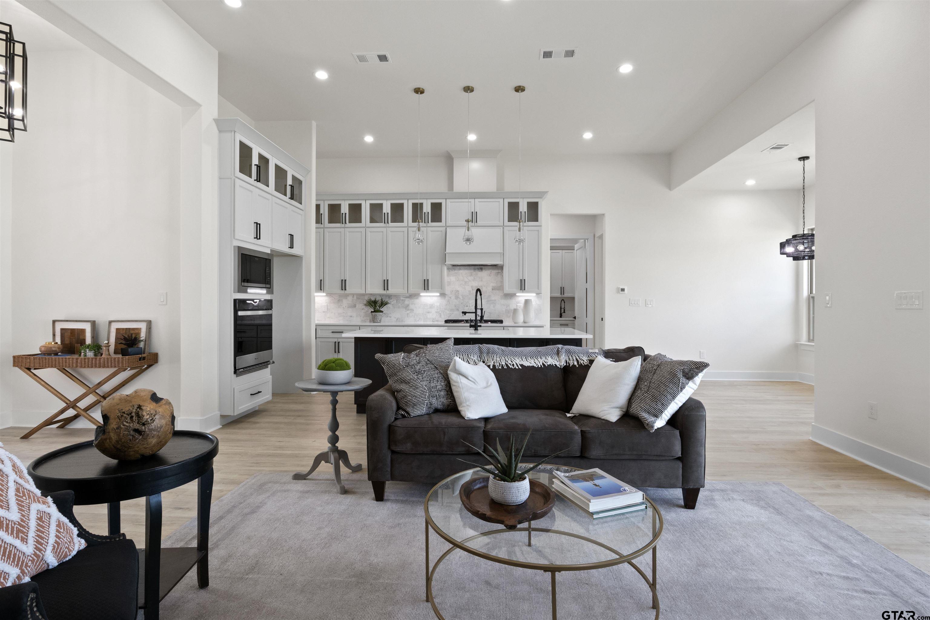 2705 Stone Briar