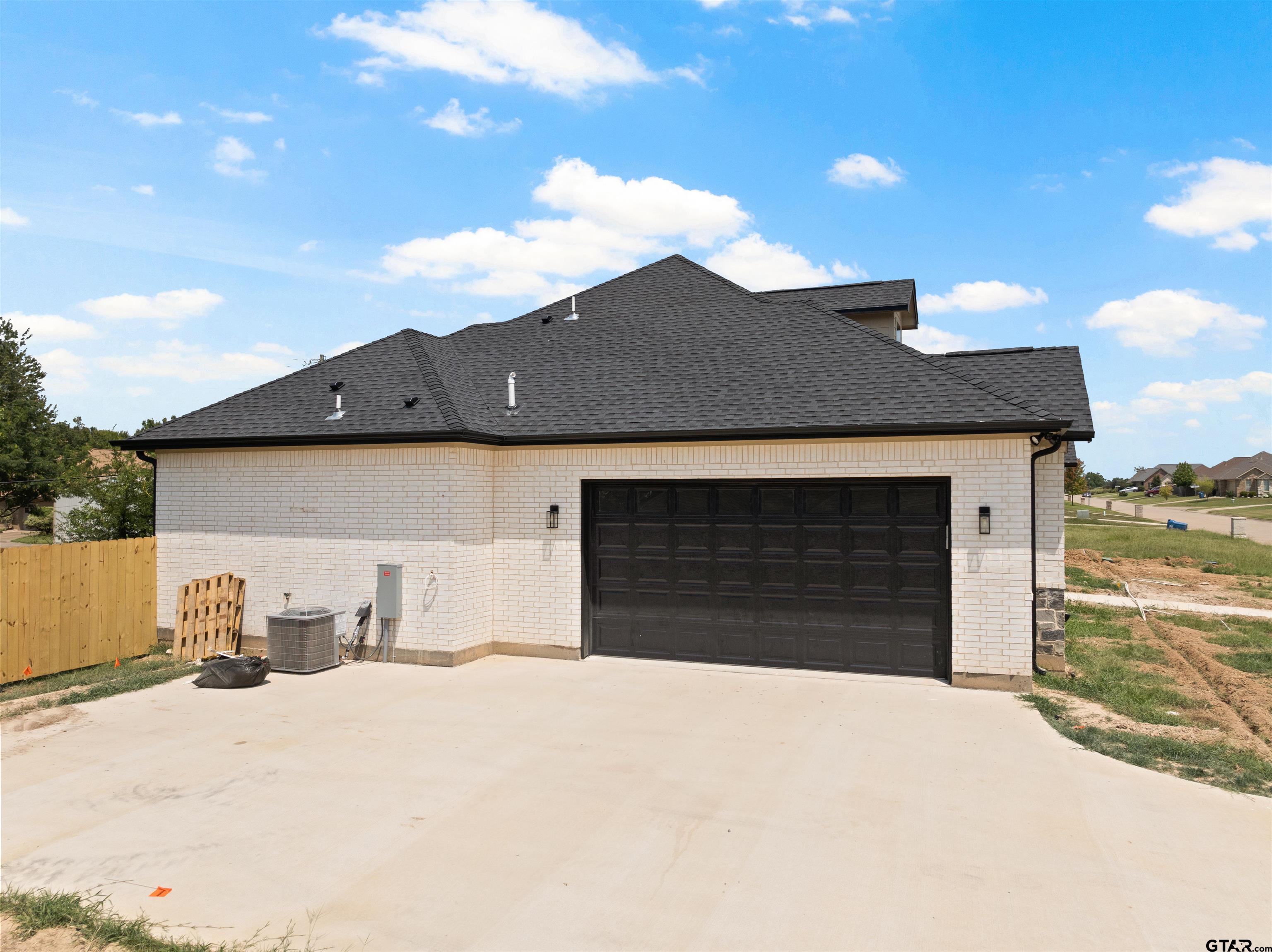 2705 Stone Briar
