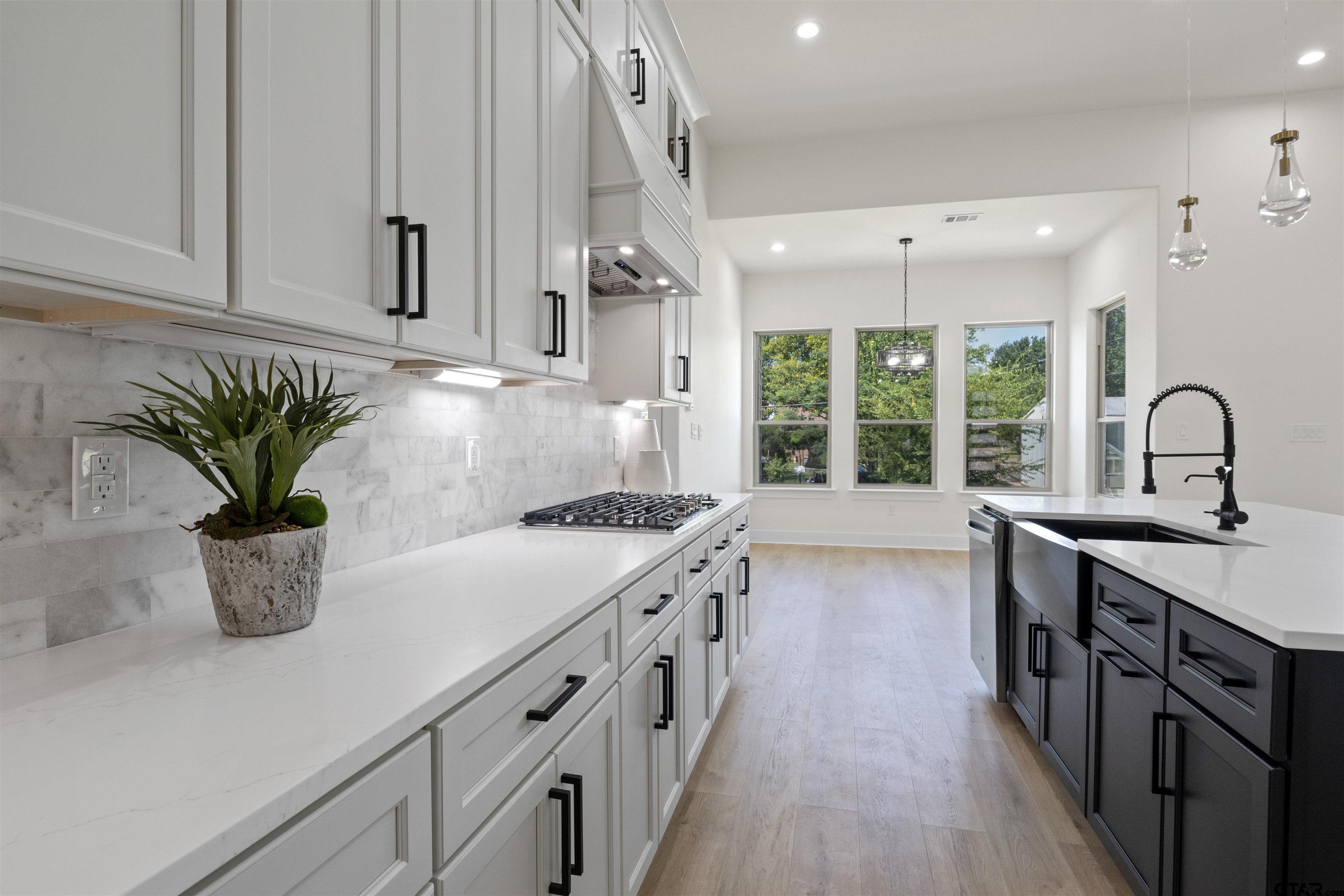 2705 Stone Briar