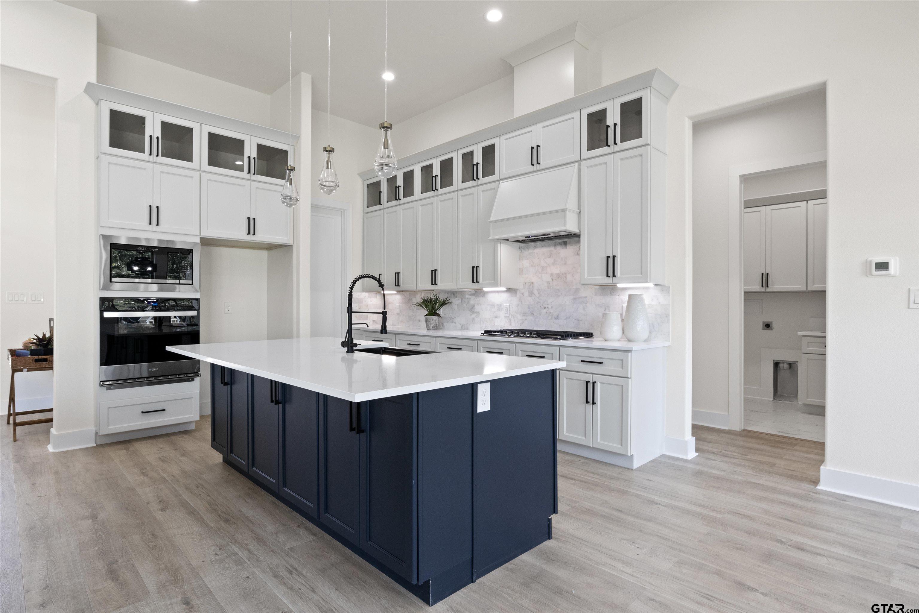 2705 Stone Briar