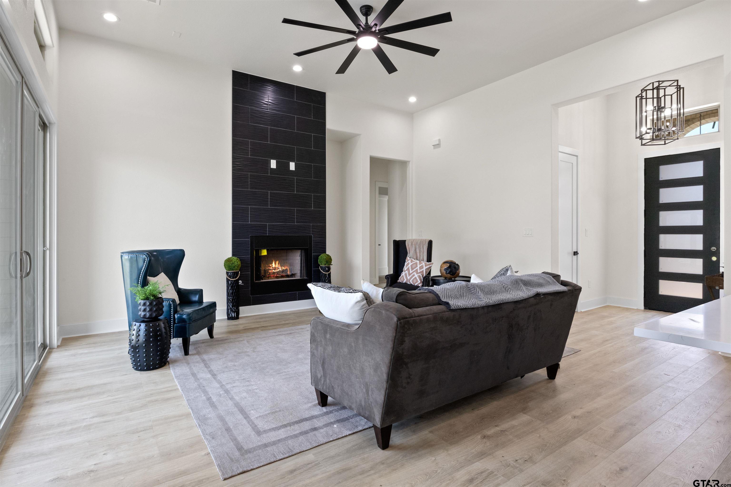 2705 Stone Briar