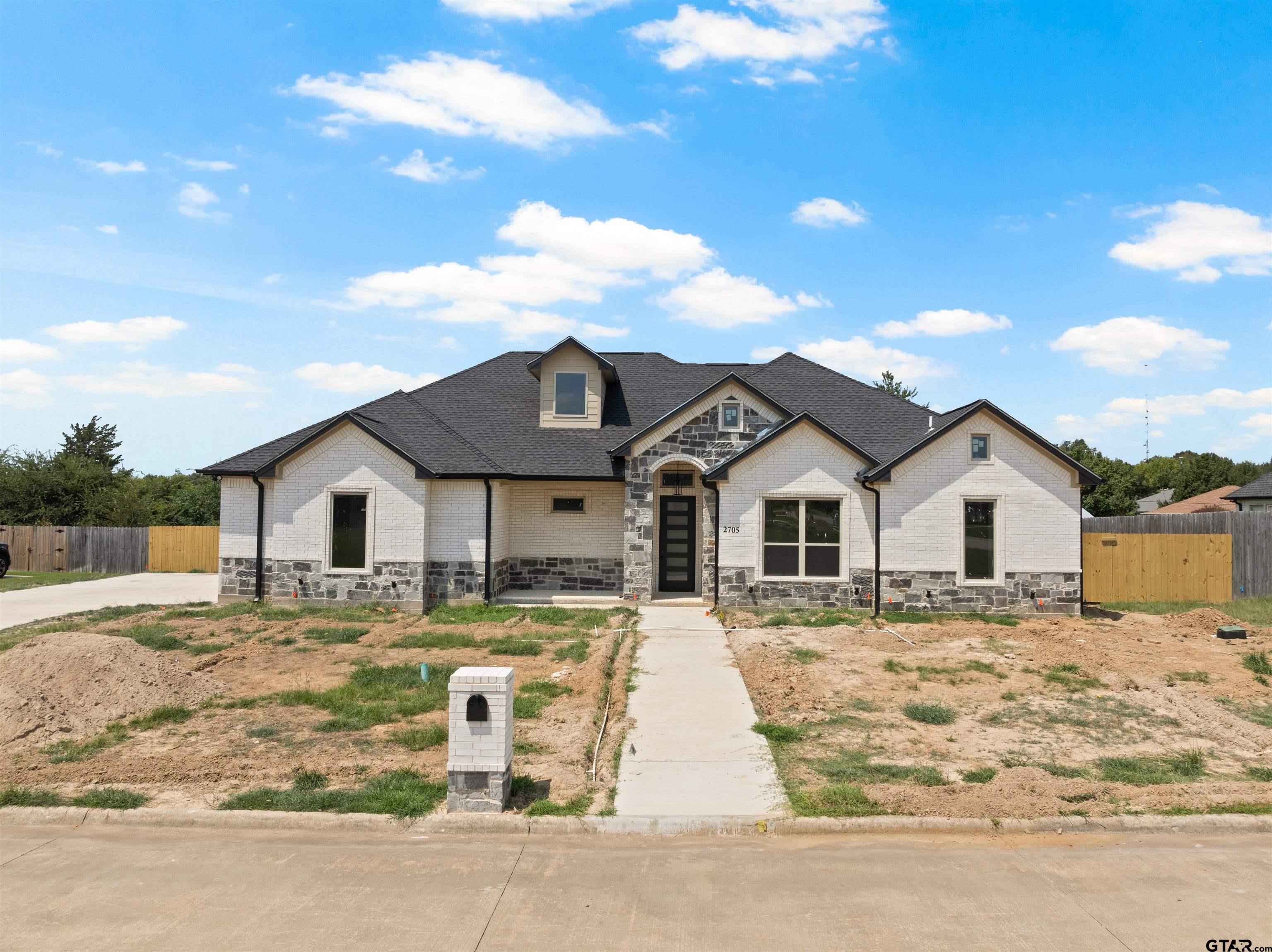 2705 Stone Briar