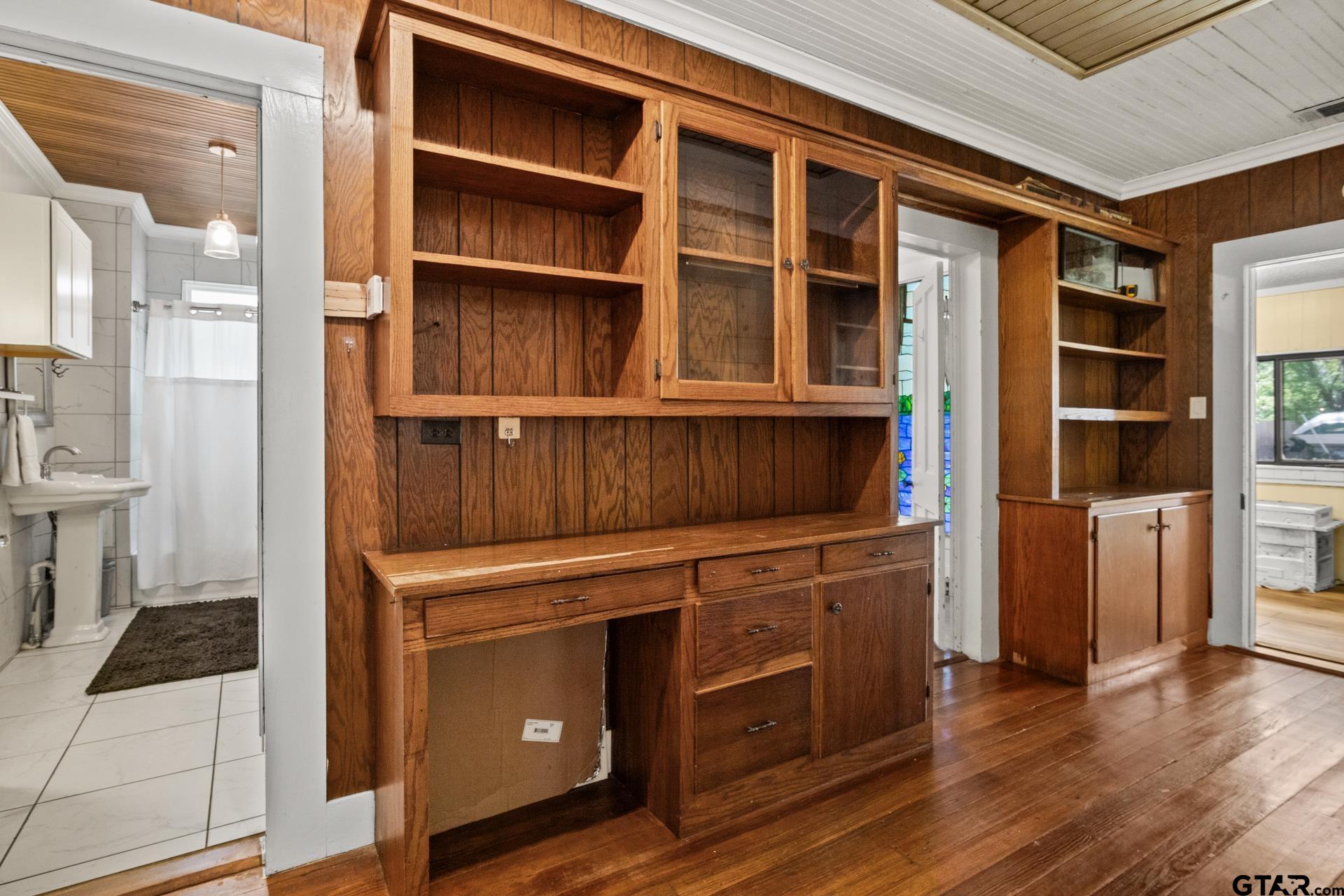 304 Holbrook