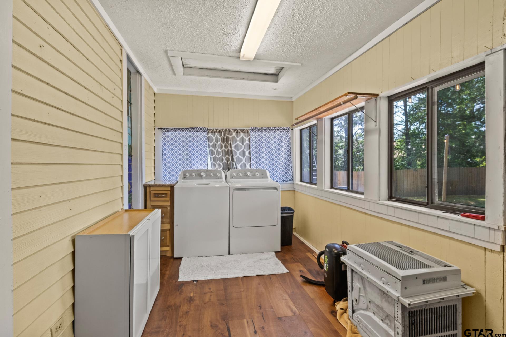 304 Holbrook