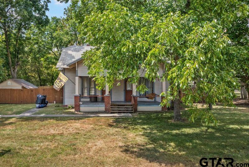 304 Holbrook