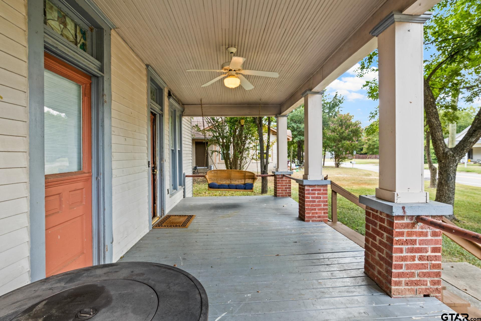 304 Holbrook
