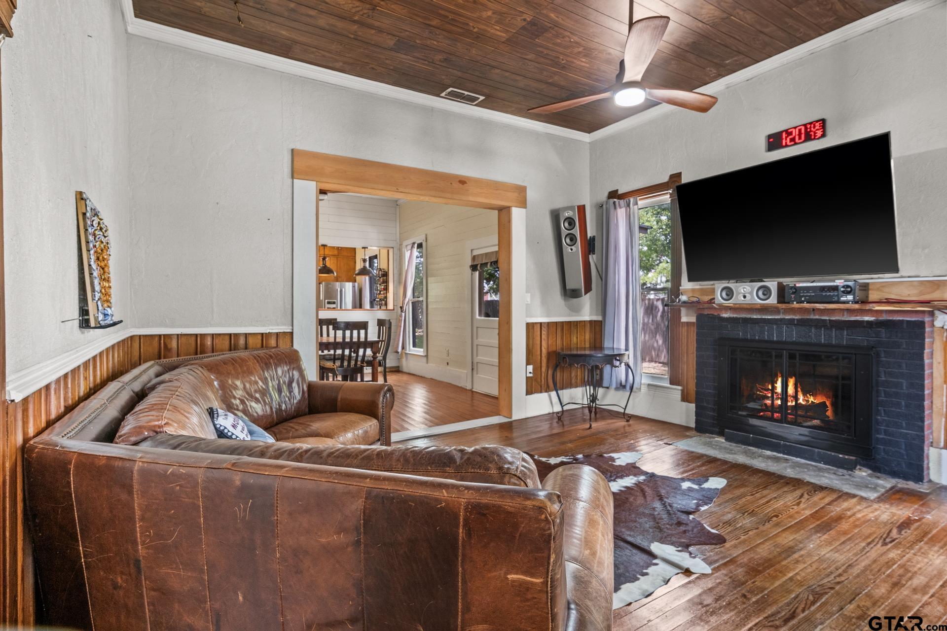 304 Holbrook