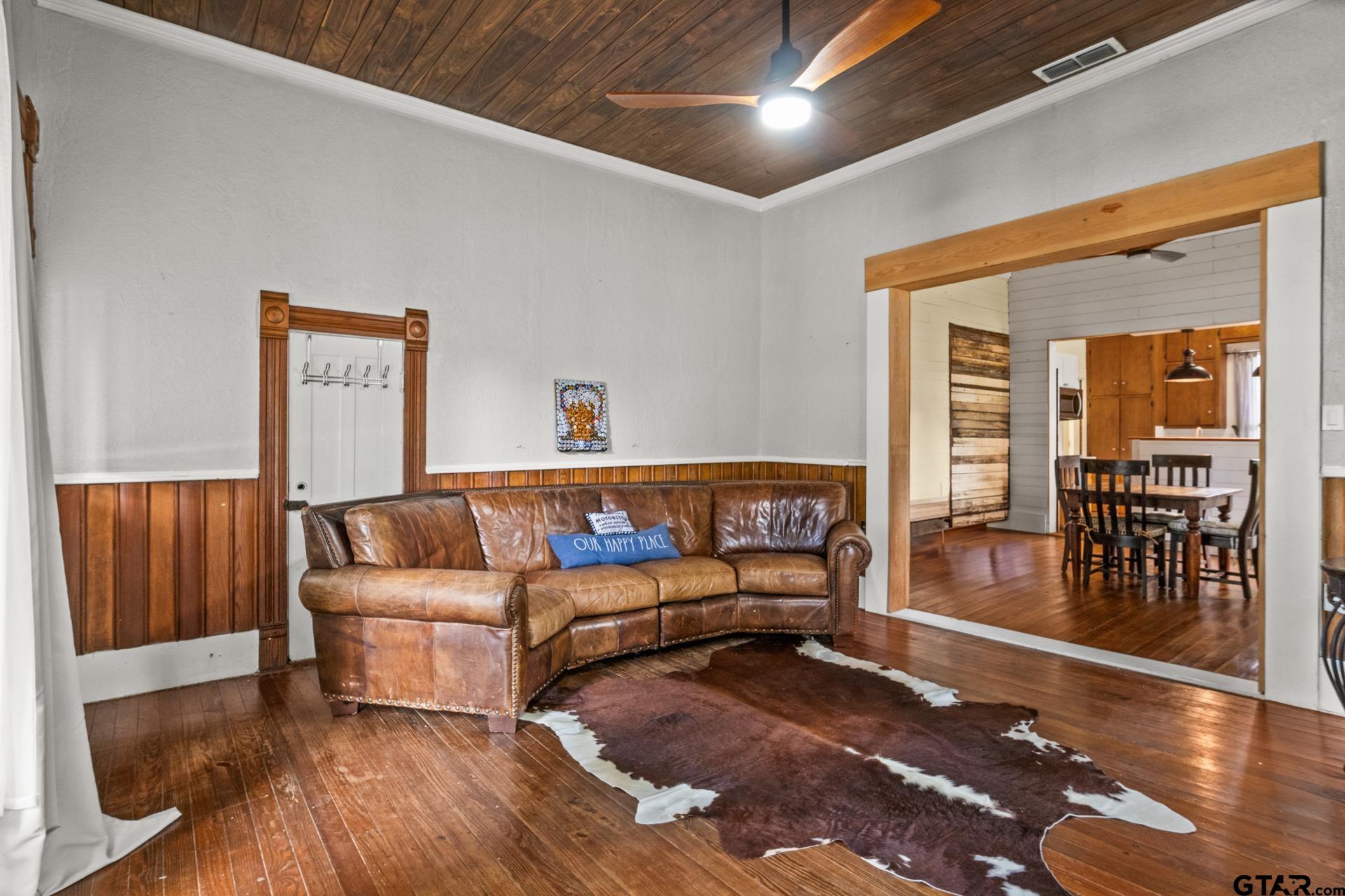 304 Holbrook