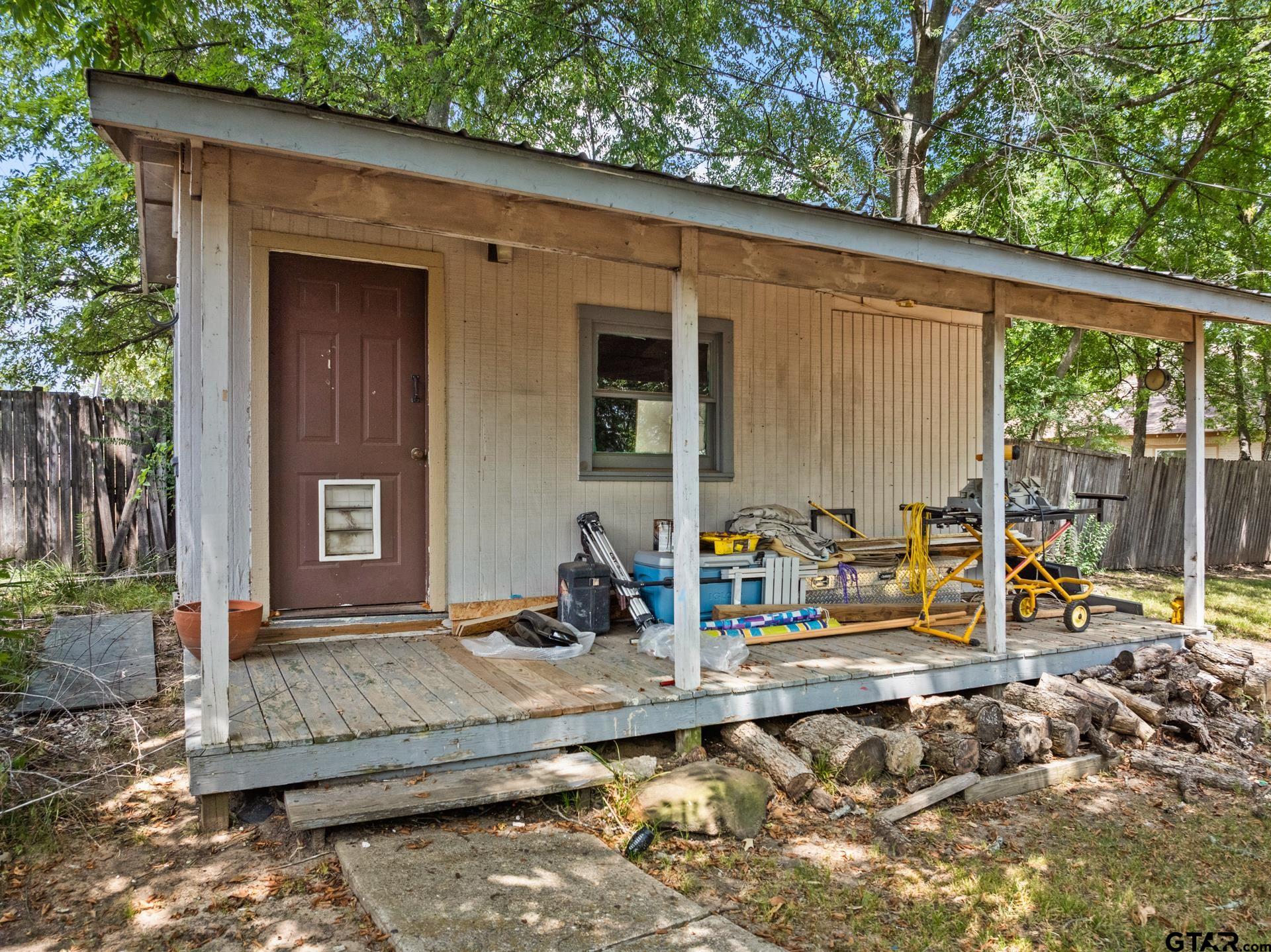 304 Holbrook