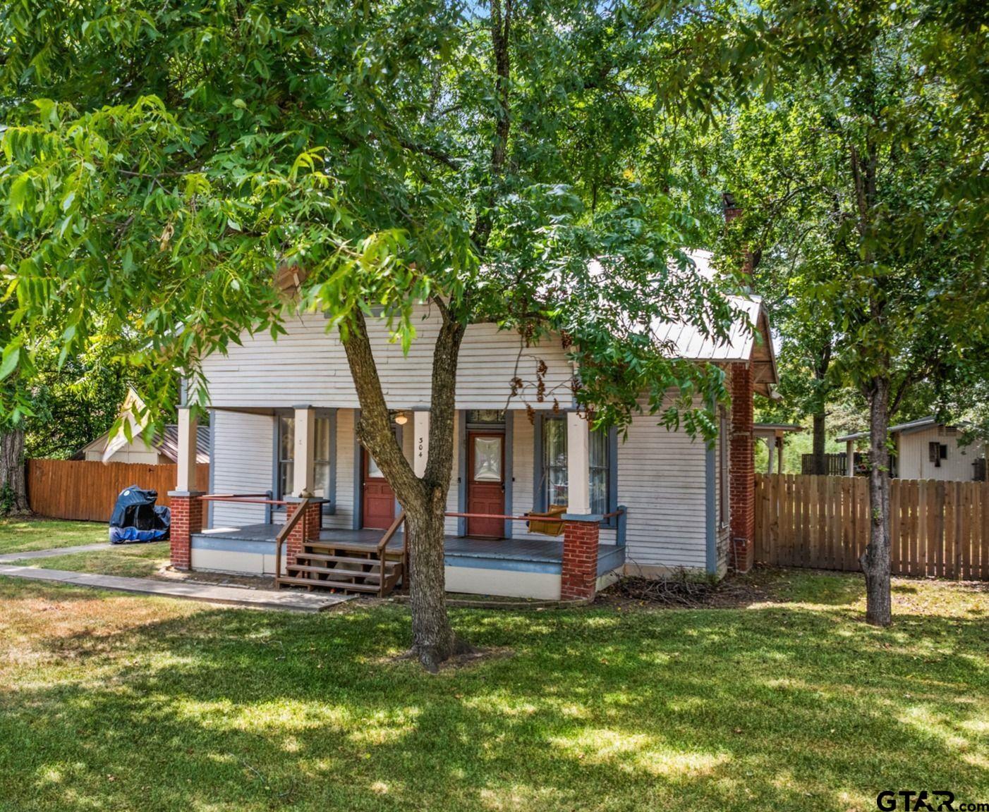 304 Holbrook