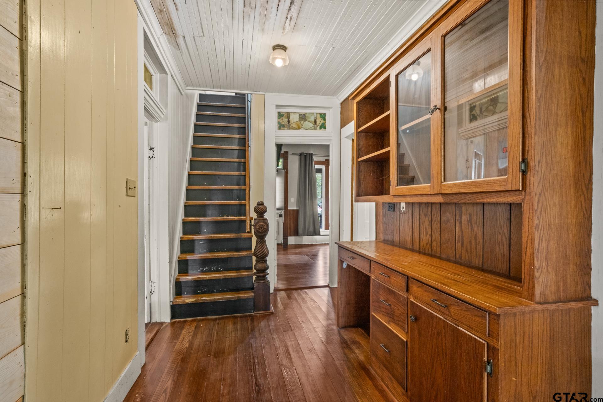 304 Holbrook