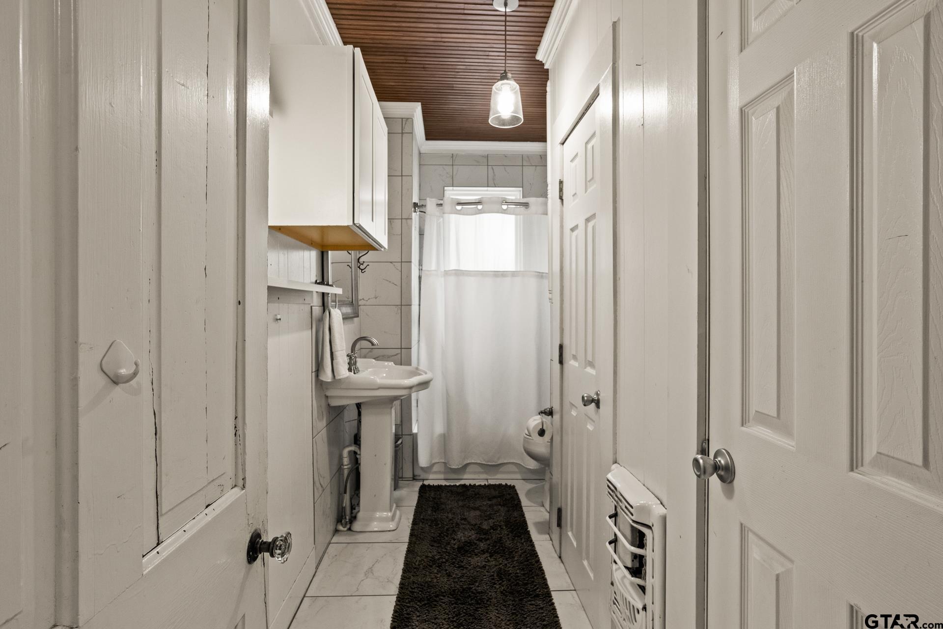 304 Holbrook