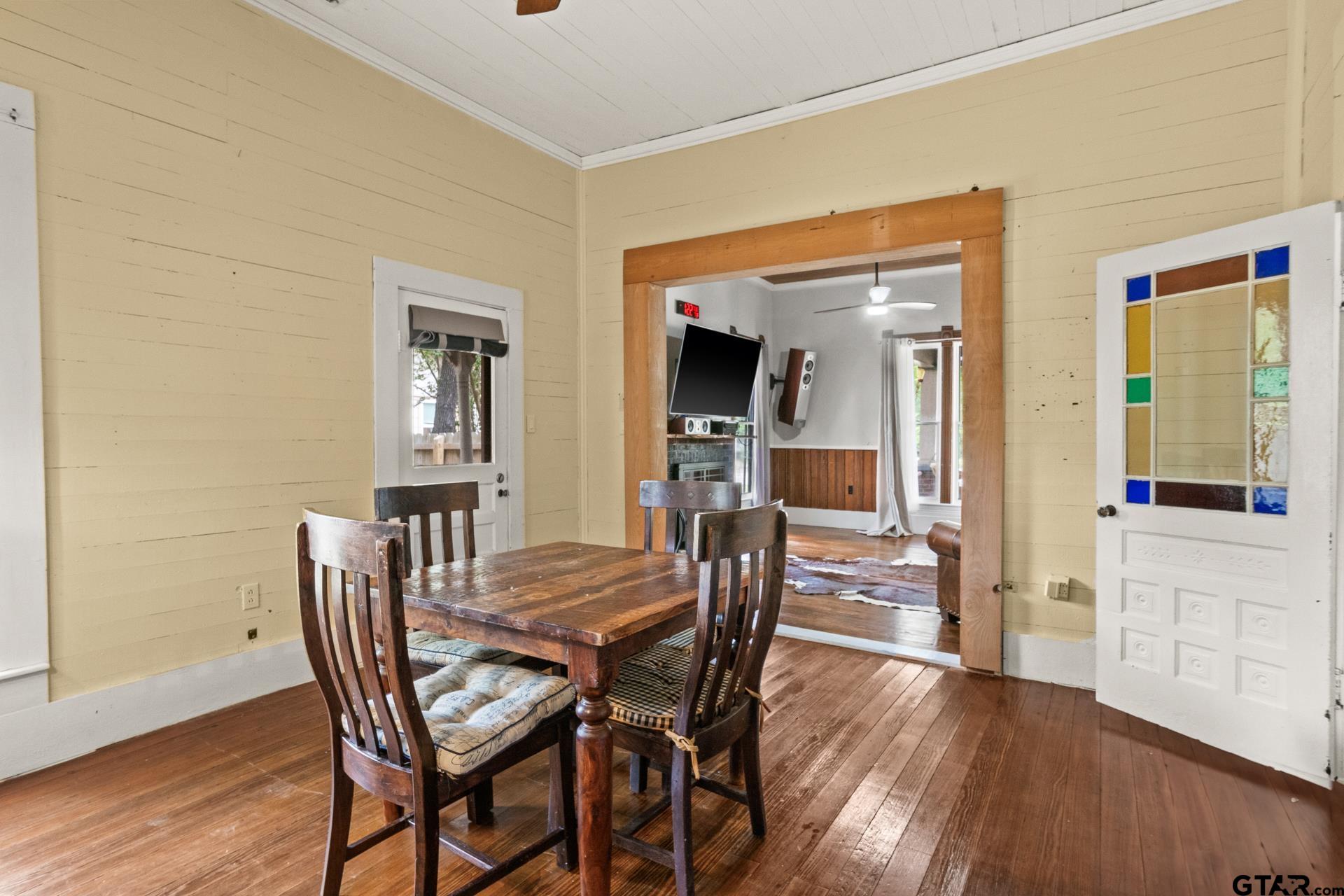 304 Holbrook