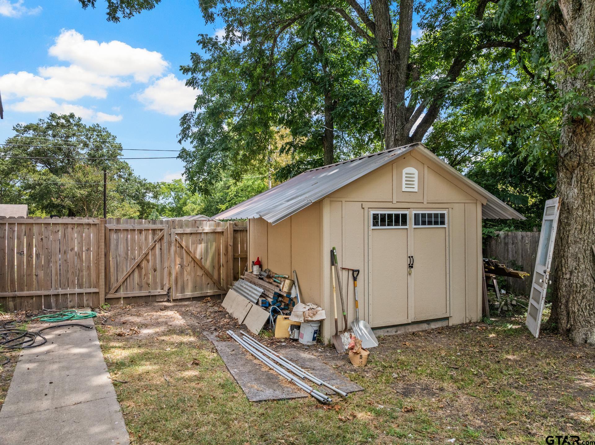 304 Holbrook