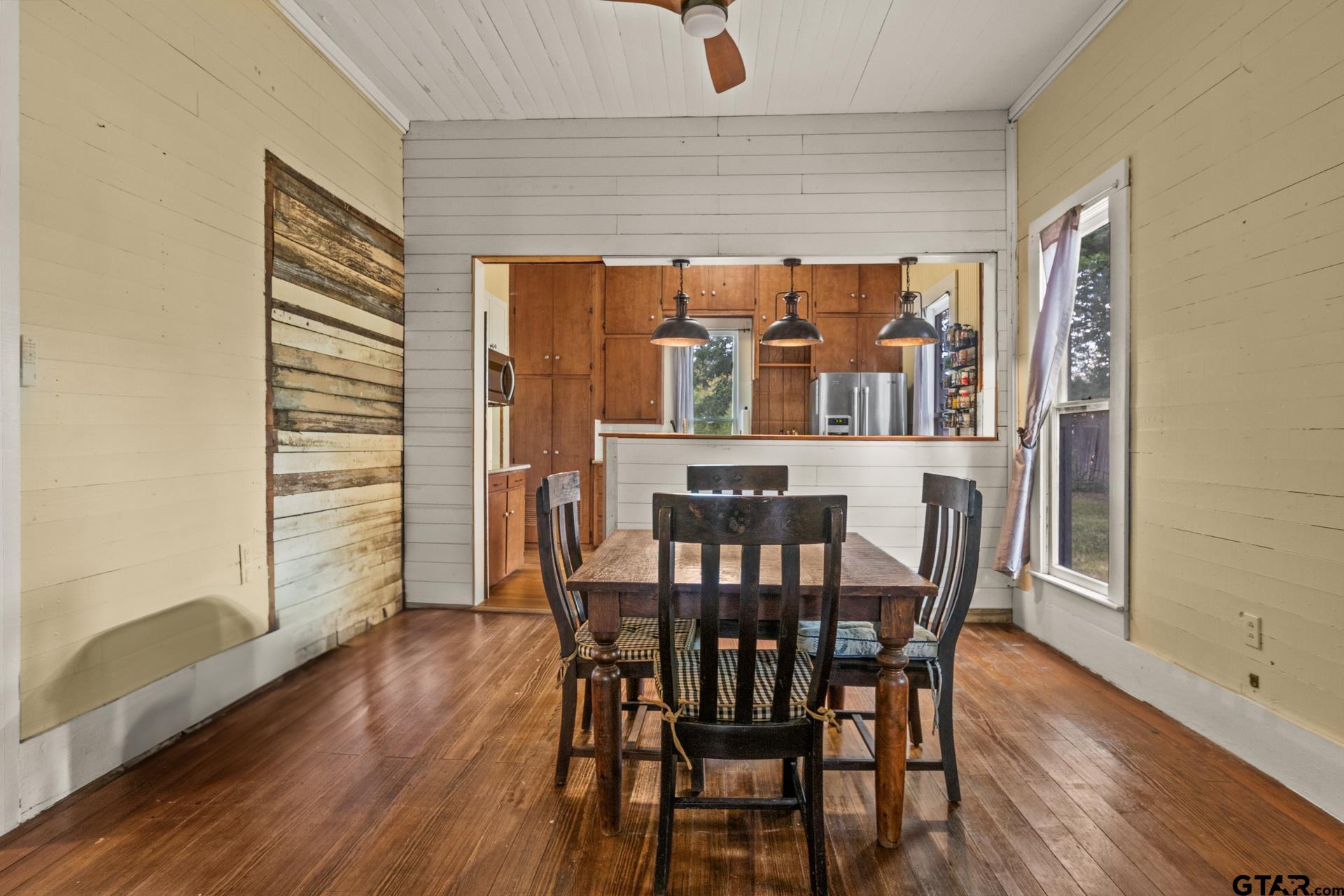 304 Holbrook