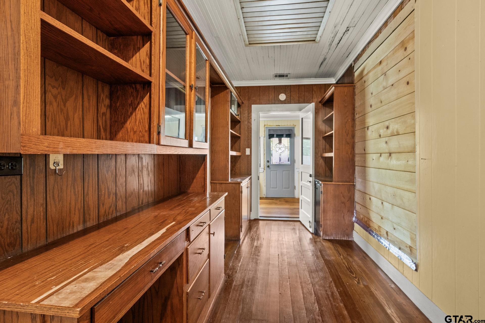 304 Holbrook