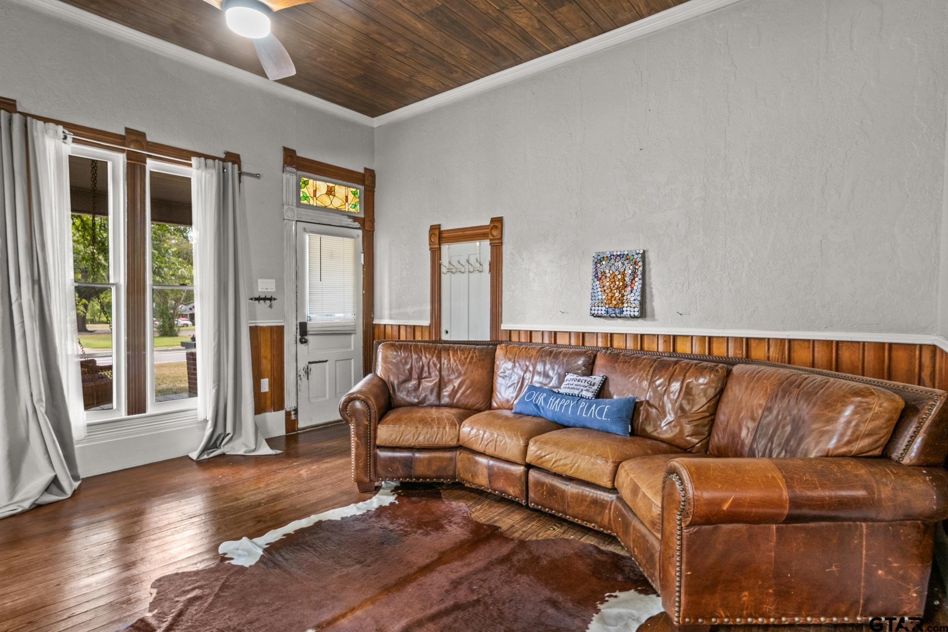 304 Holbrook