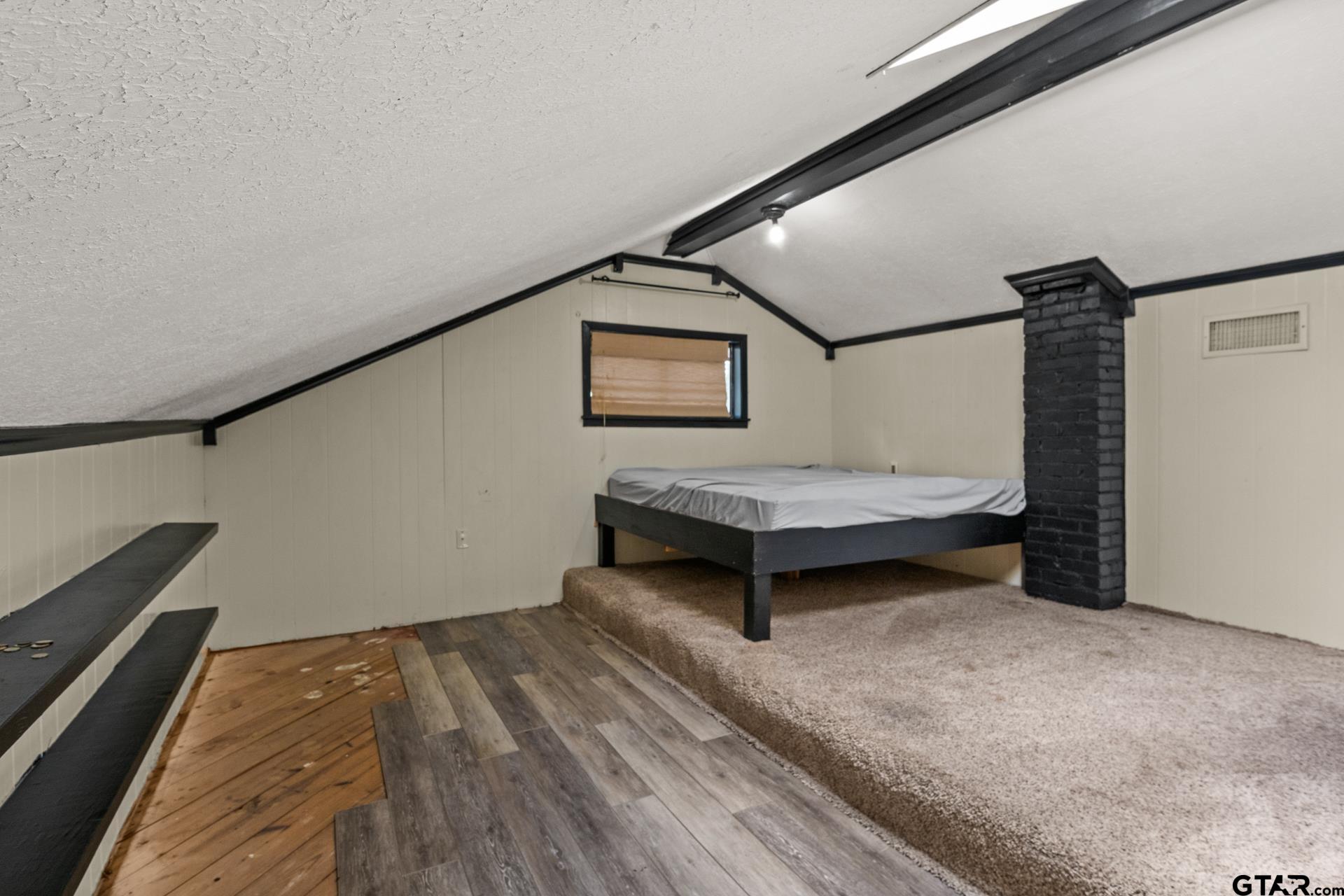 304 Holbrook