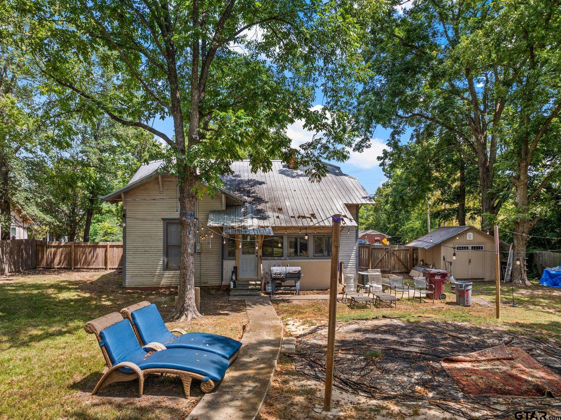 304 Holbrook