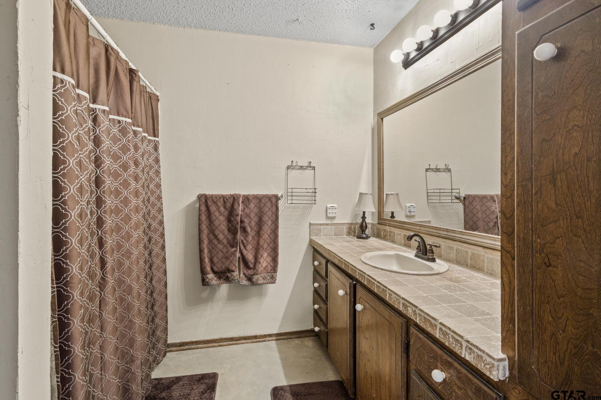 34 Nevills Rd