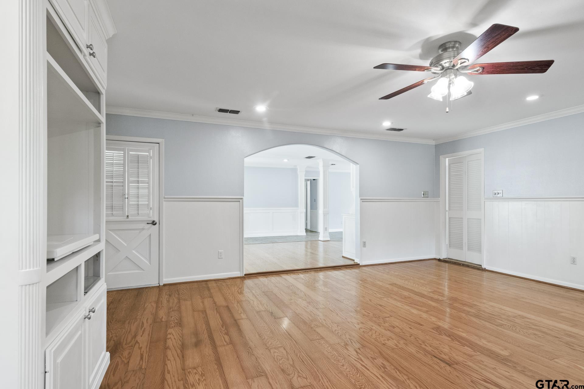 909 Elizabeth St