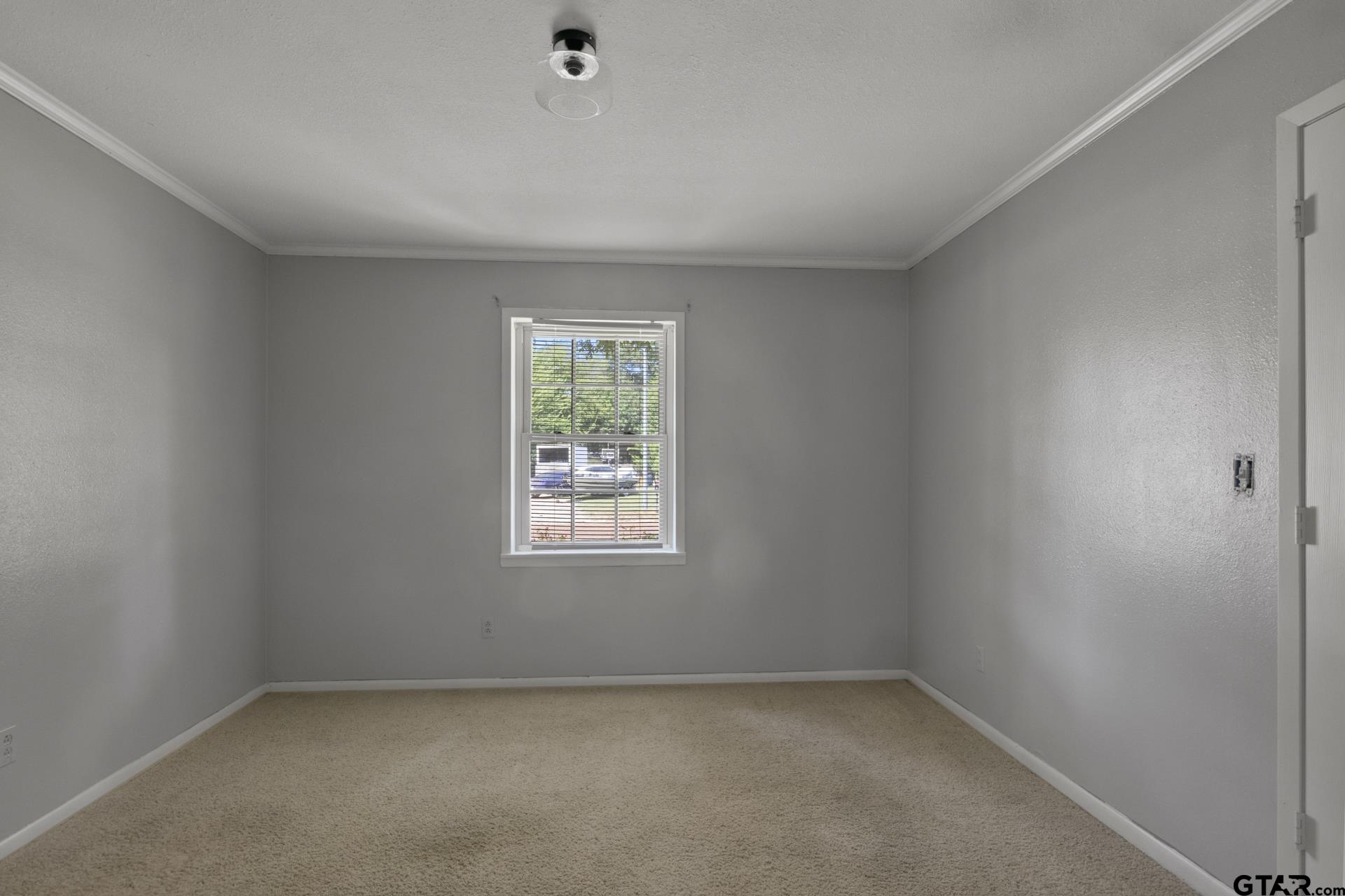 909 Elizabeth St