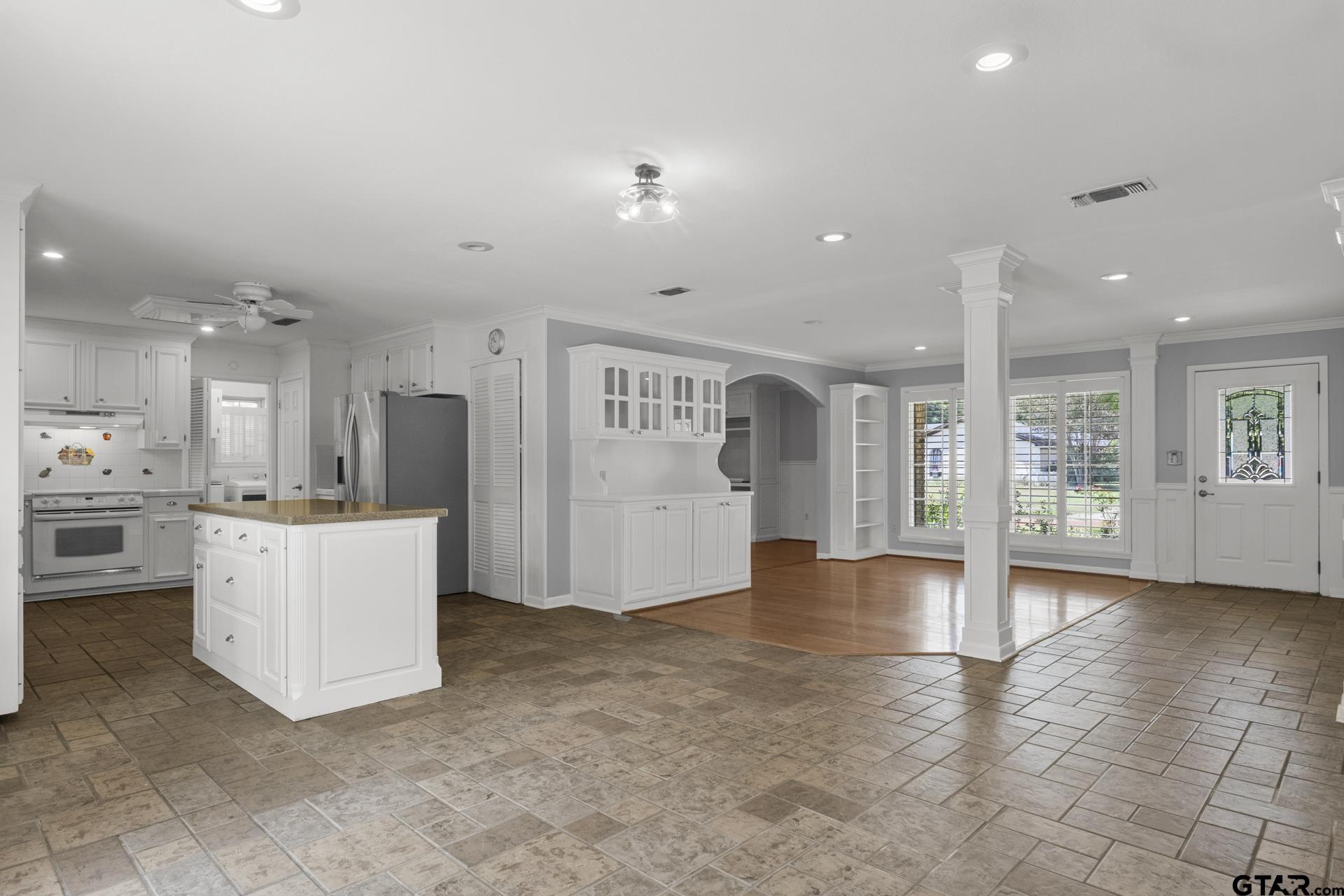 909 Elizabeth St