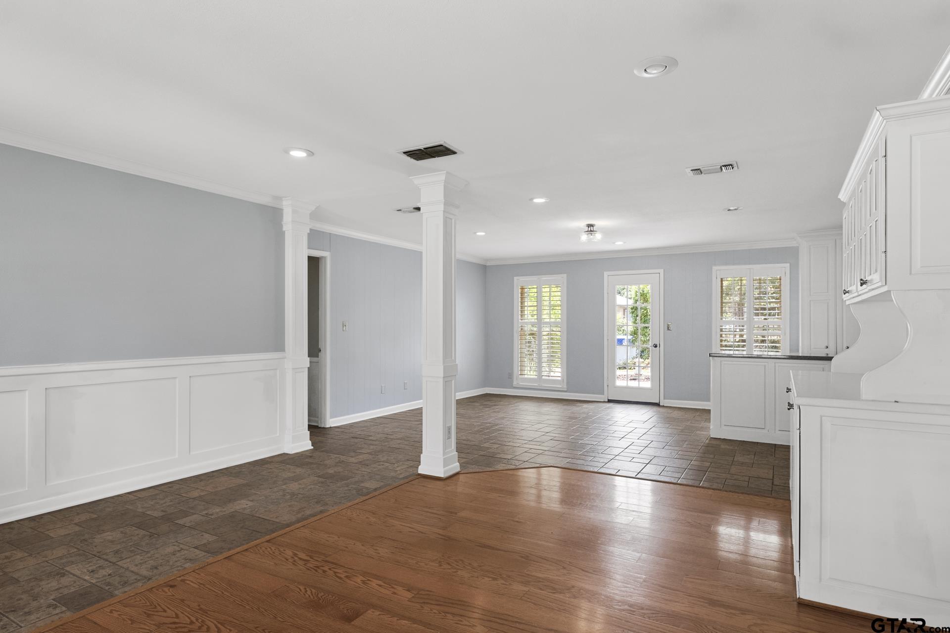 909 Elizabeth St