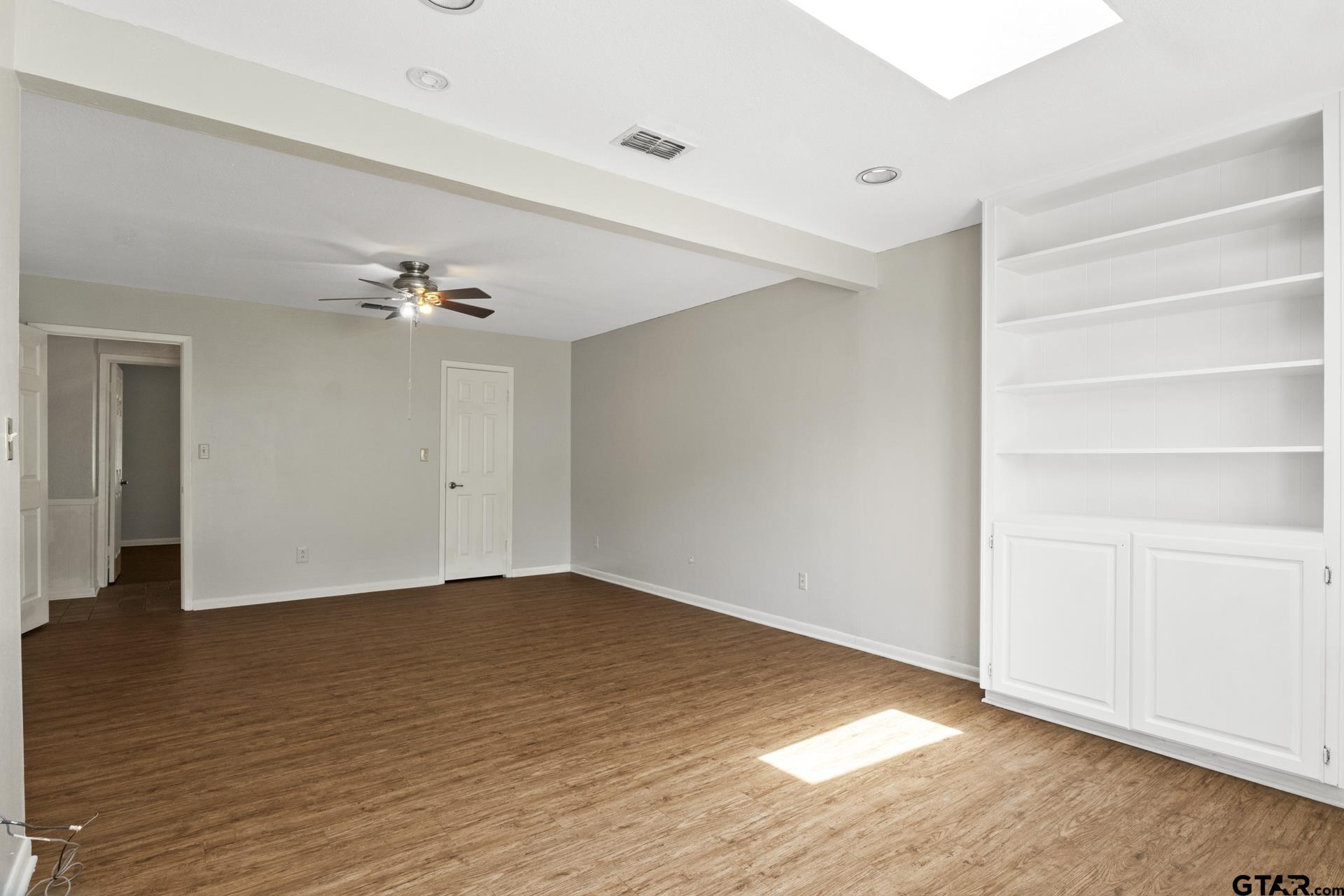 909 Elizabeth St